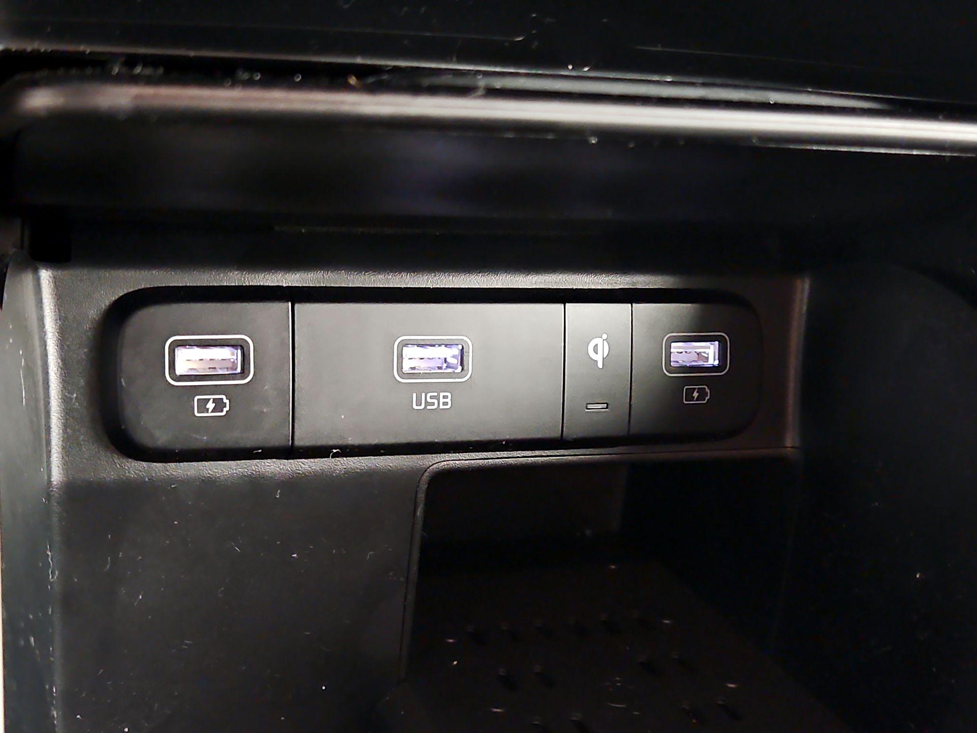 Thumbnail: 2023 Kia Sorento - 19