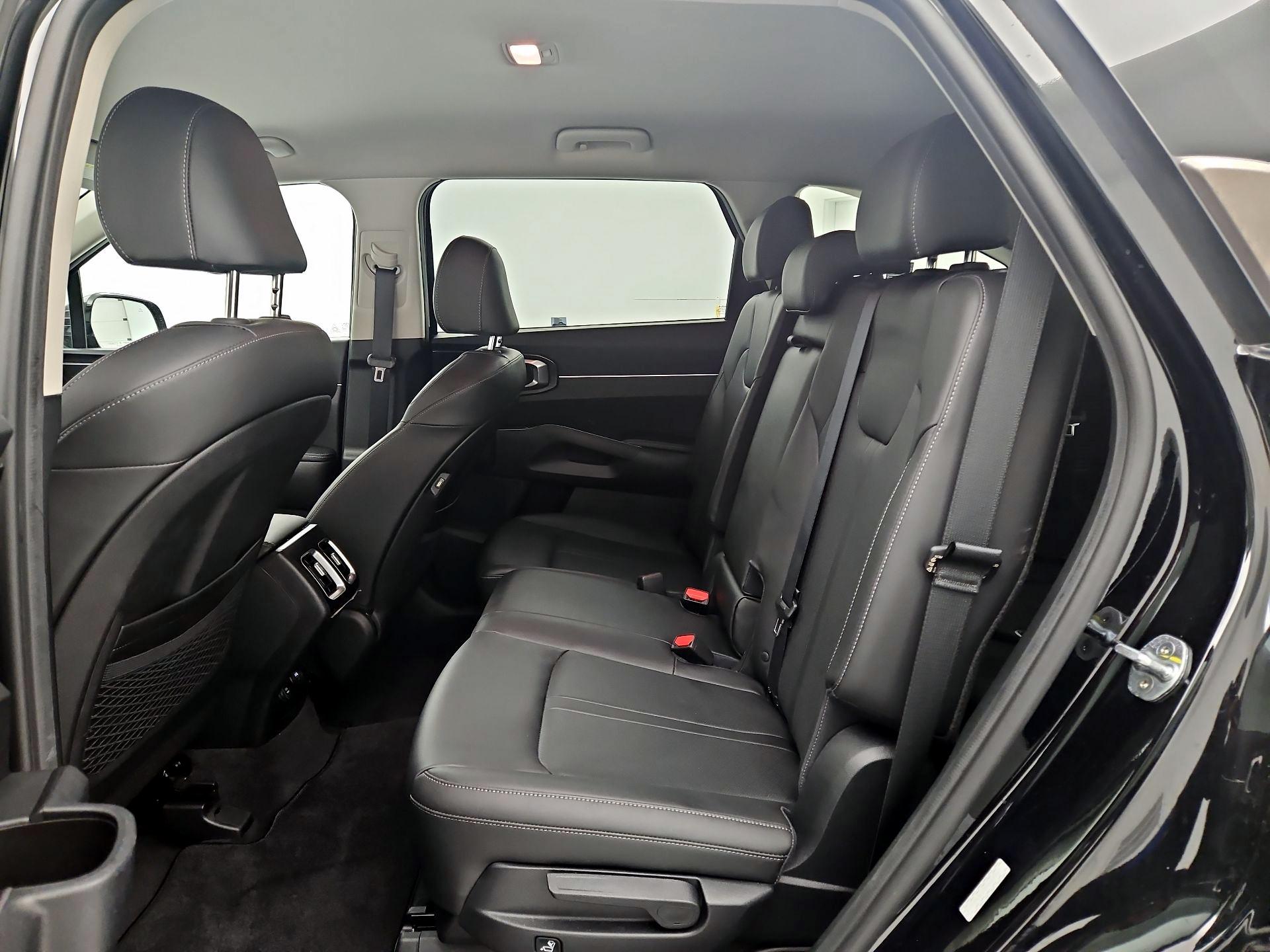 Thumbnail: 2023 Kia Sorento - 20