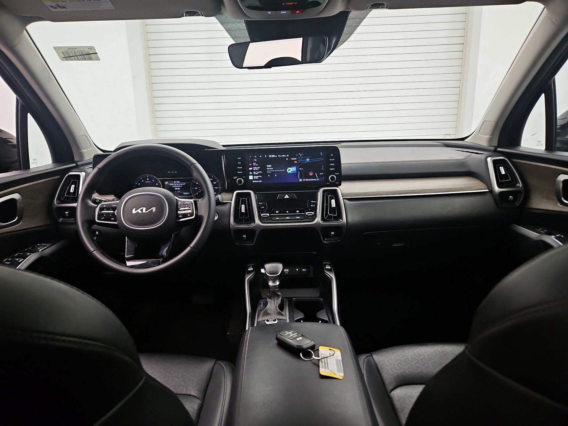 Thumbnail: 2023 Kia Sorento - 9