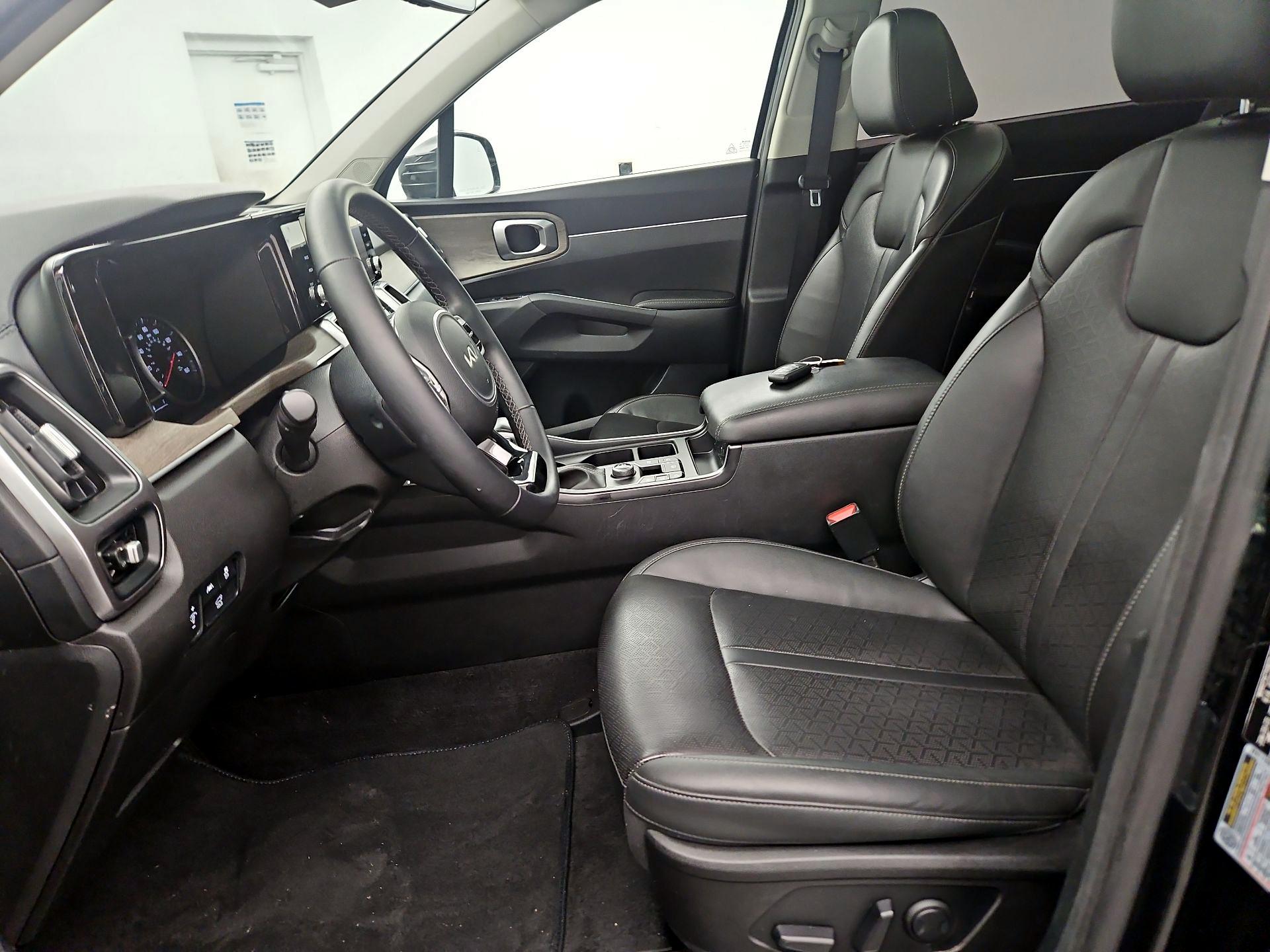 Thumbnail: 2023 Kia Sorento - 11