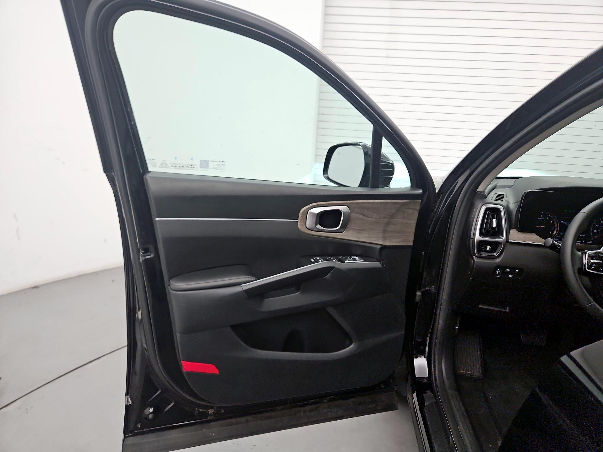 Thumbnail: 2023 Kia Sorento - 12