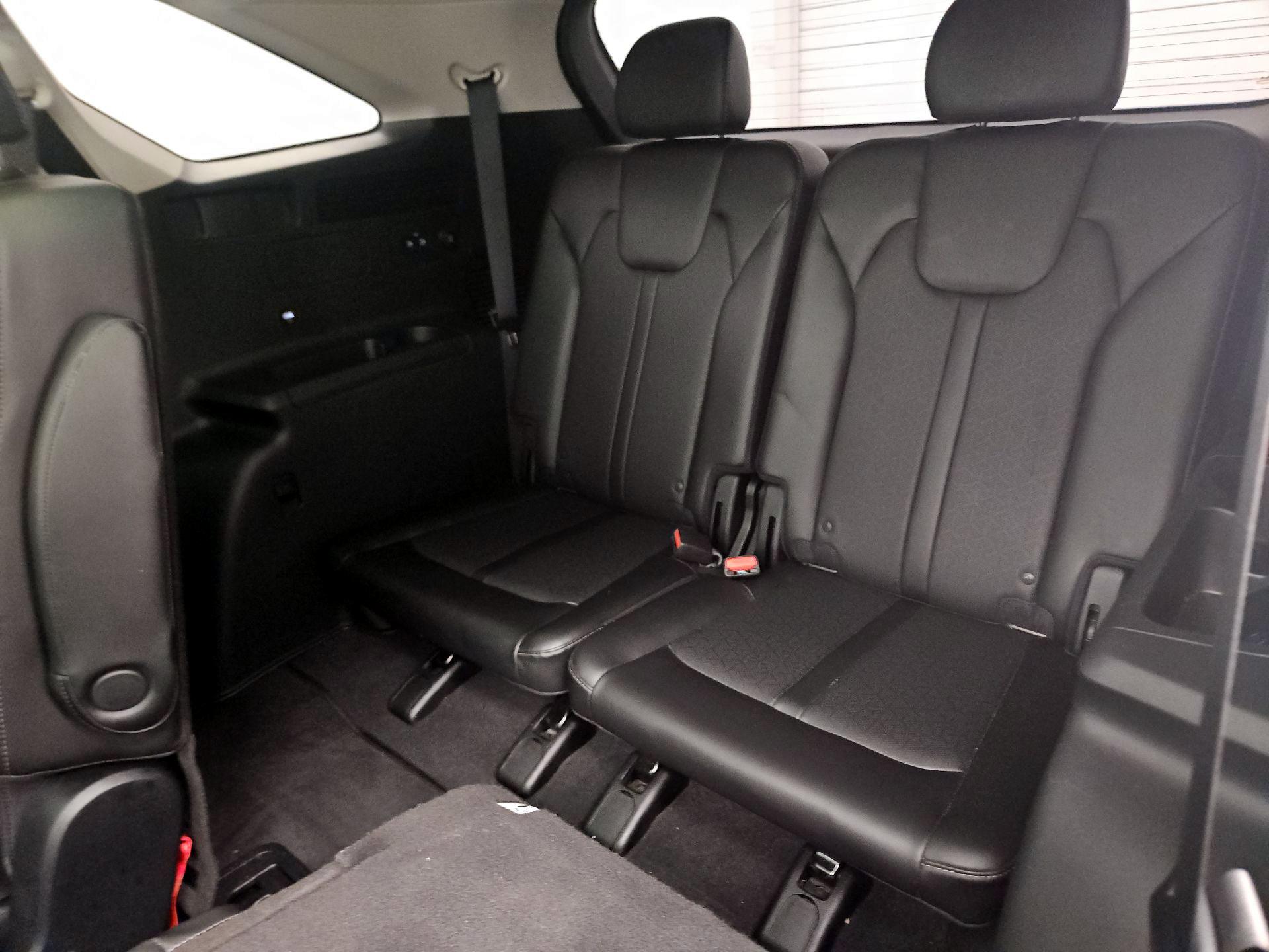 Thumbnail: 2023 Kia Sorento - 20