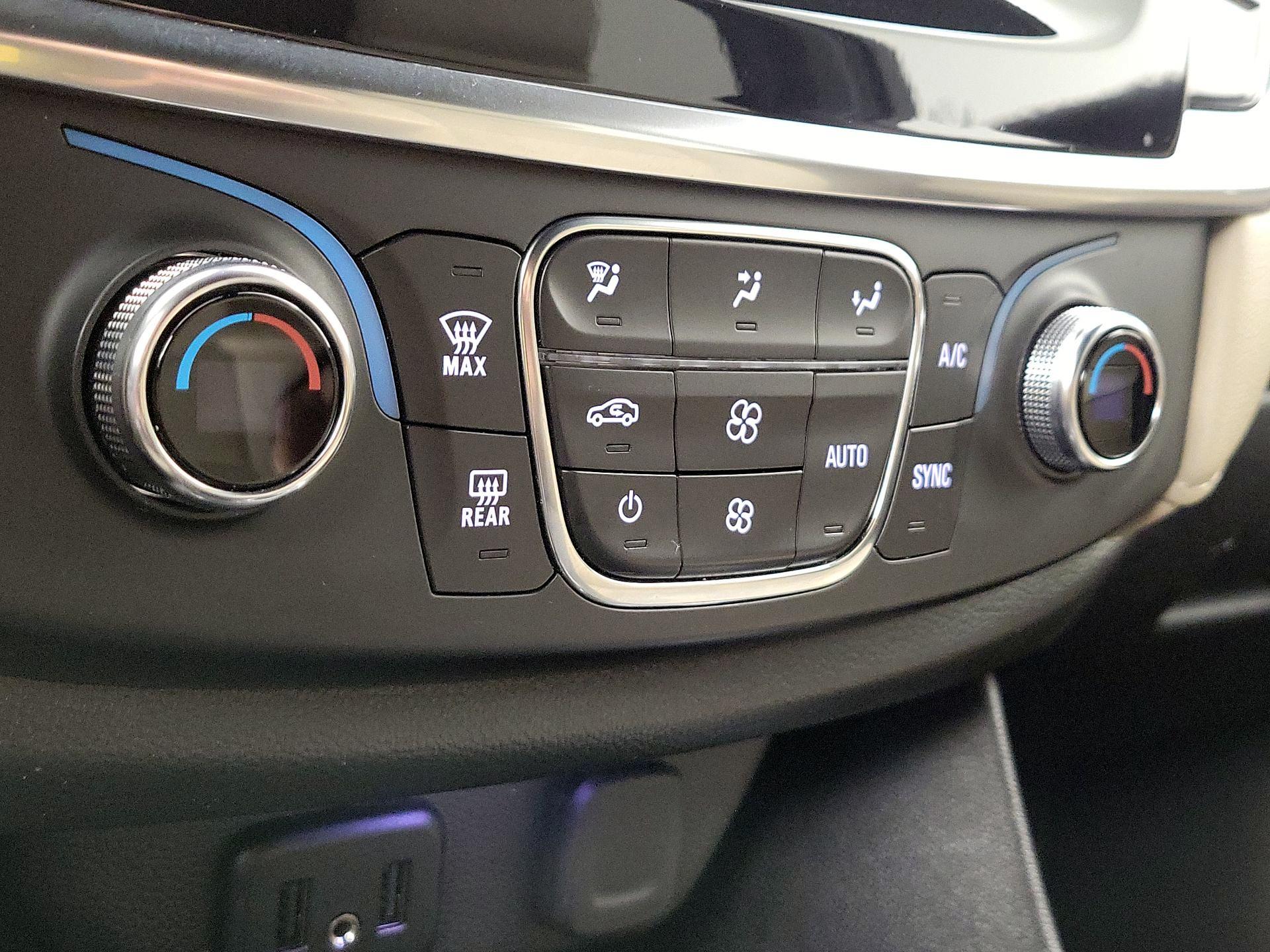 Thumbnail: 2023 Chevrolet Traverse - 16