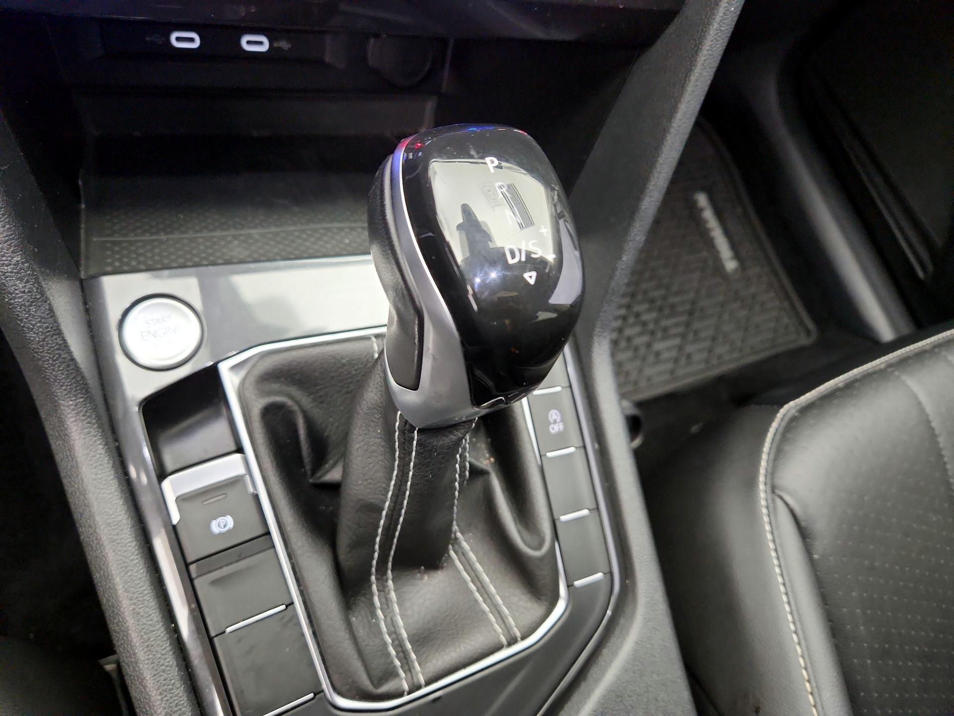 Thumbnail: 2022 Volkswagen Tiguan - 17