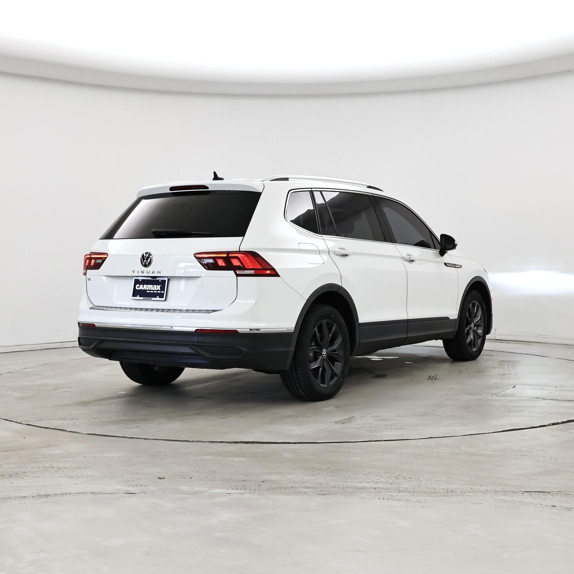 Thumbnail: 2022 Volkswagen Tiguan - 8