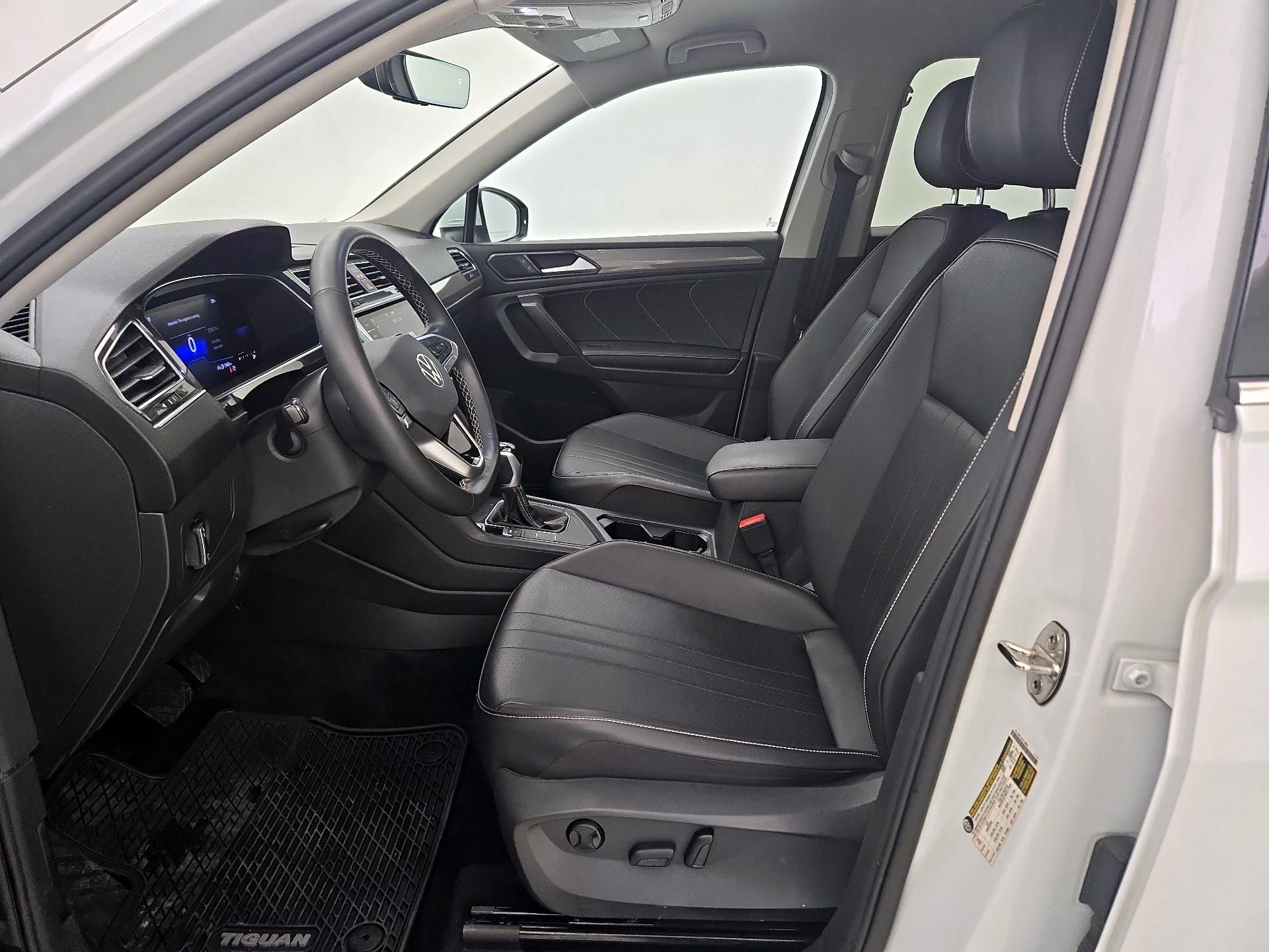 Thumbnail: 2022 Volkswagen Tiguan - 11