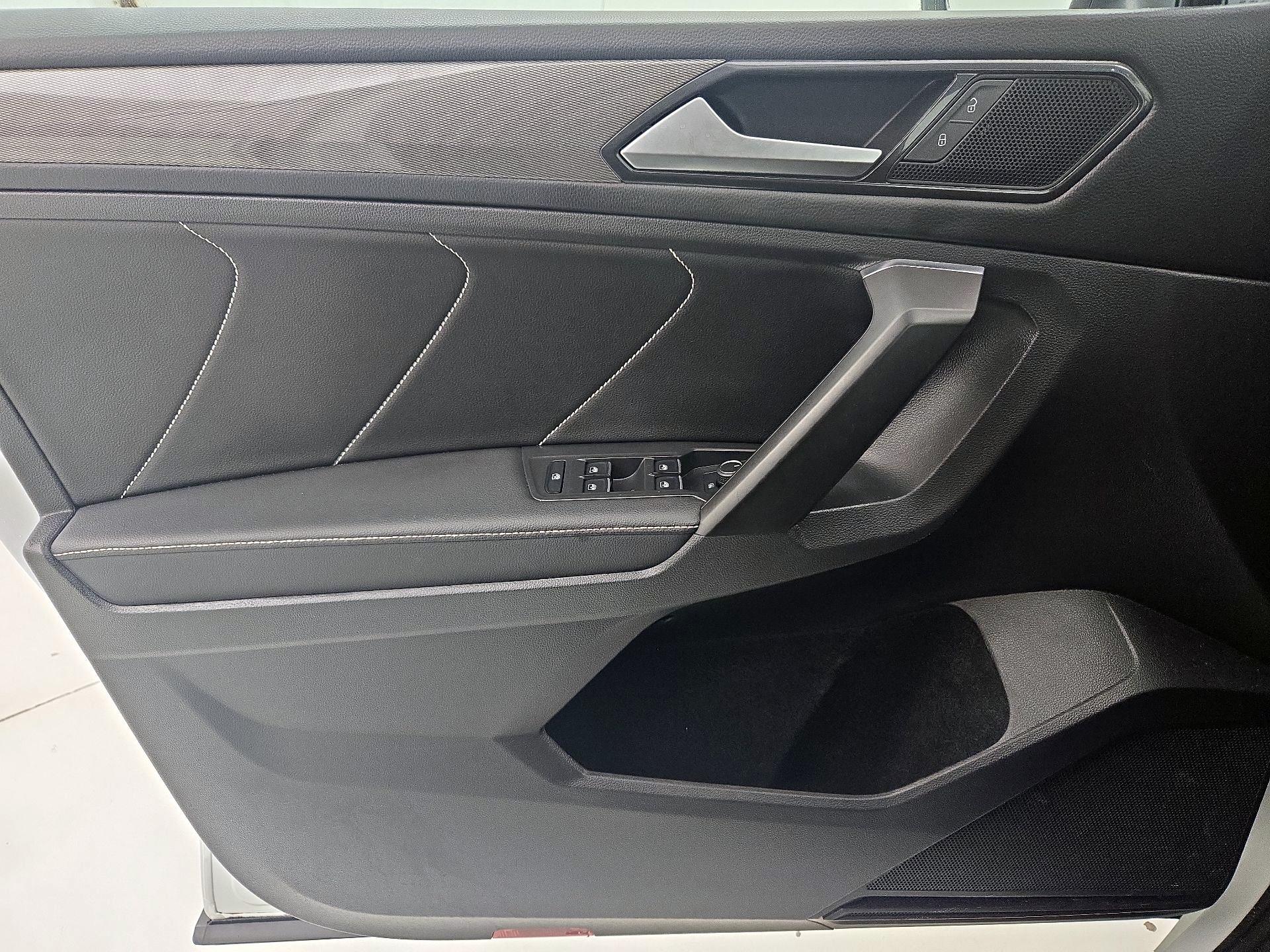 Thumbnail: 2022 Volkswagen Tiguan - 12