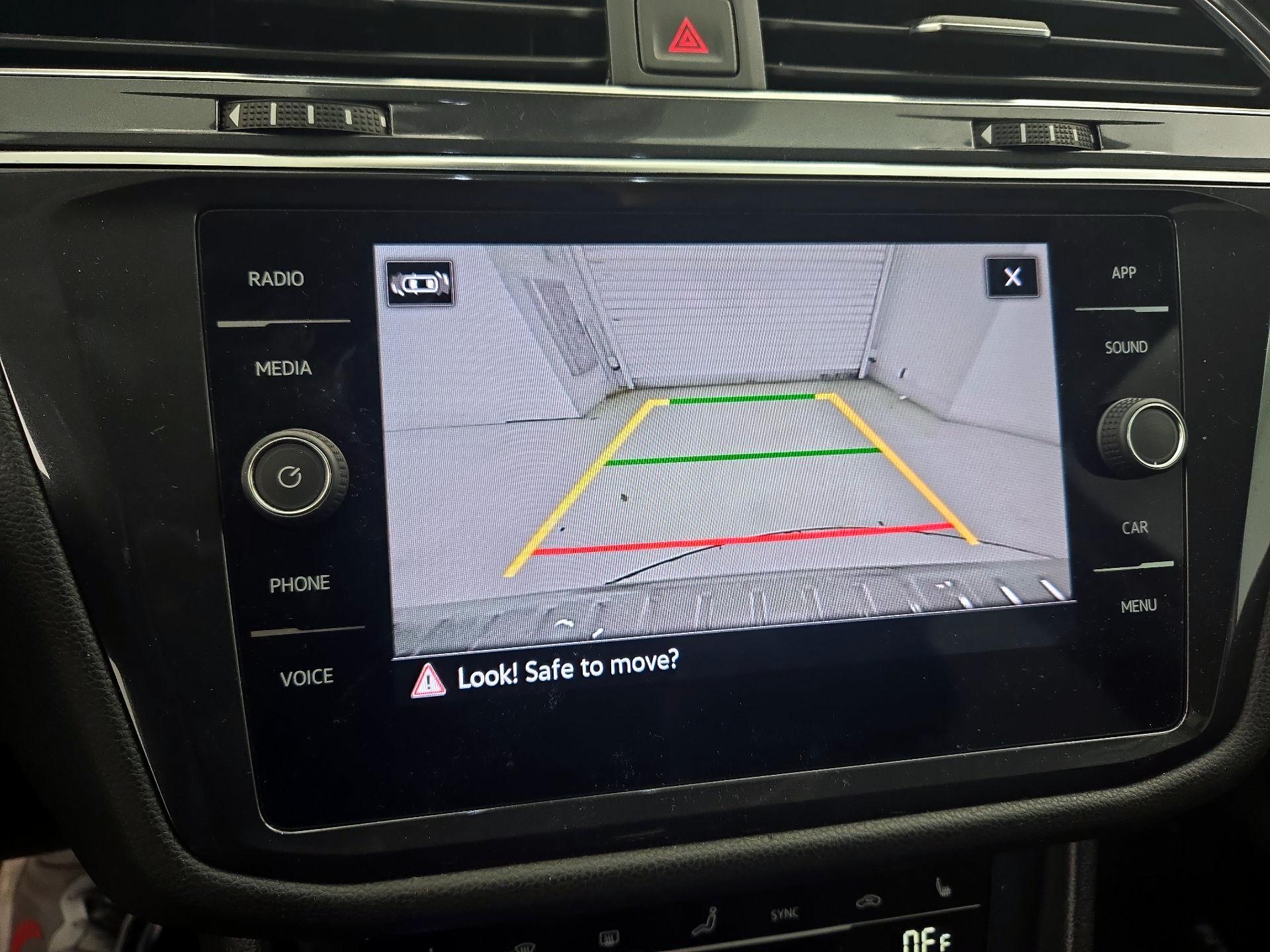 Thumbnail: 2022 Volkswagen Tiguan - 14