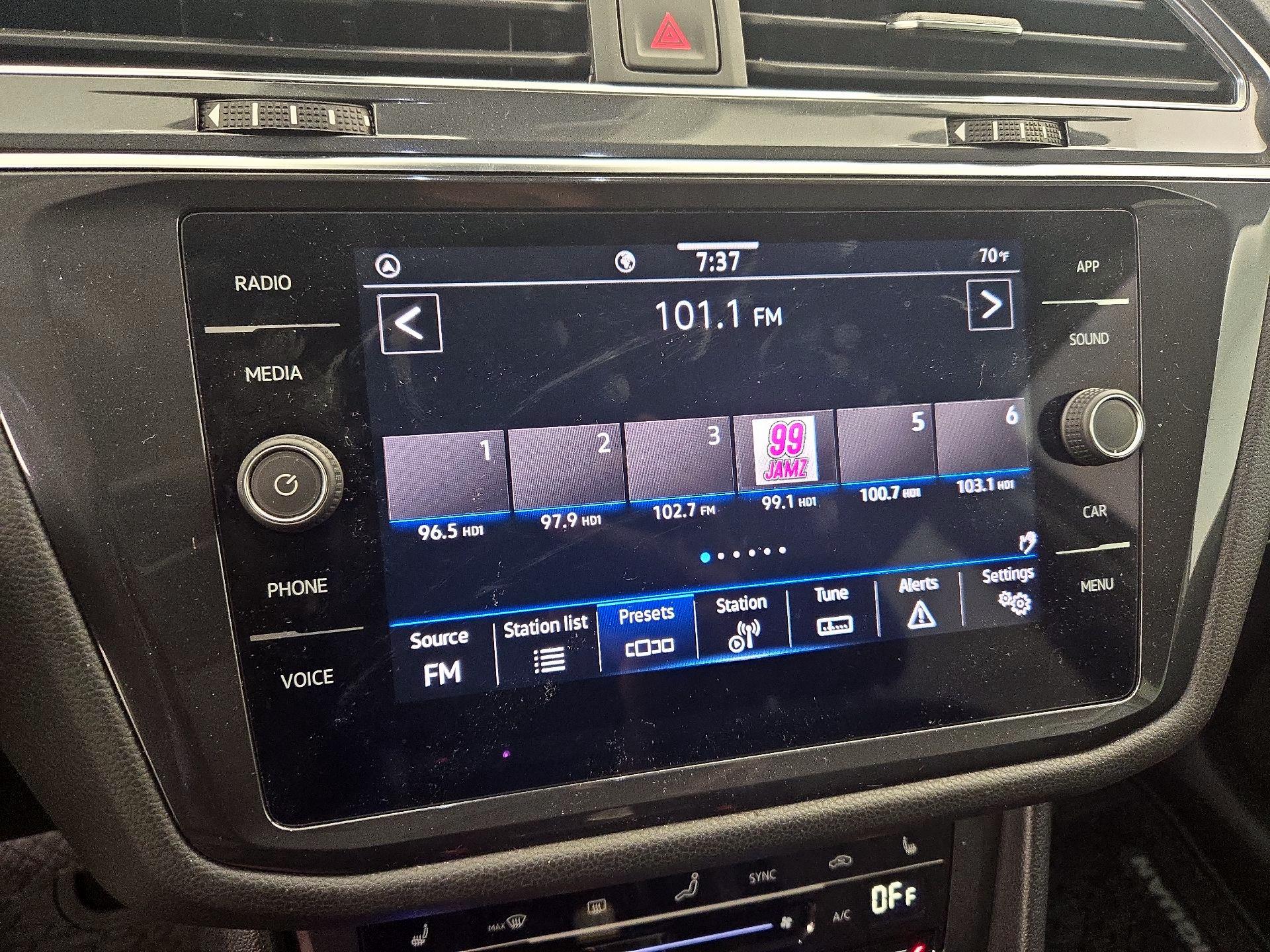 Thumbnail: 2022 Volkswagen Tiguan - 15