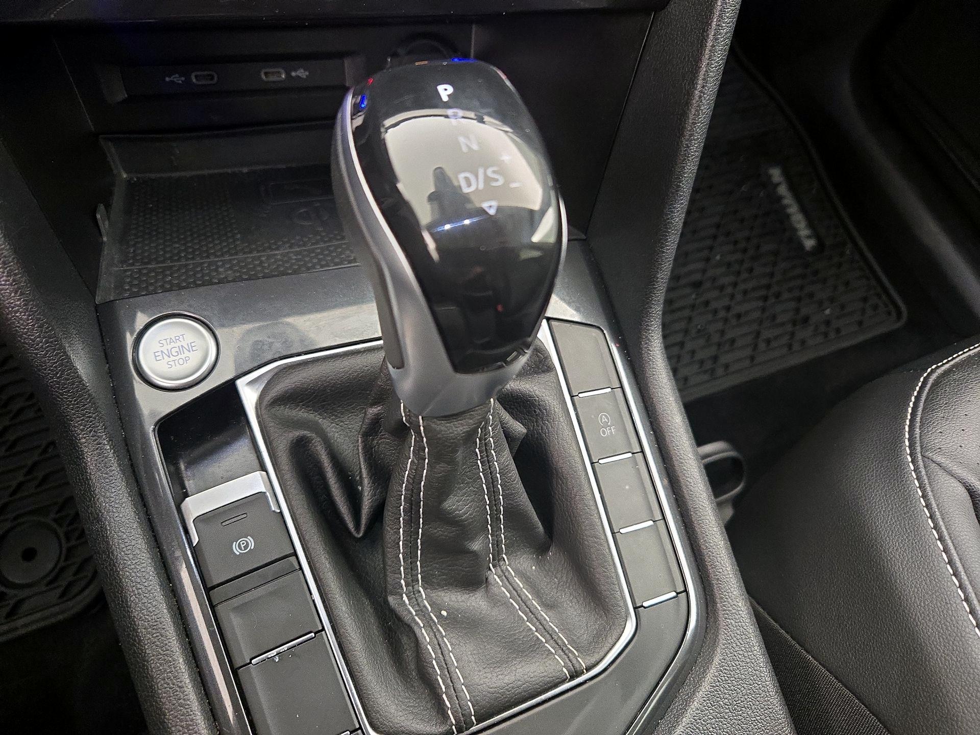 Thumbnail: 2022 Volkswagen Tiguan - 17