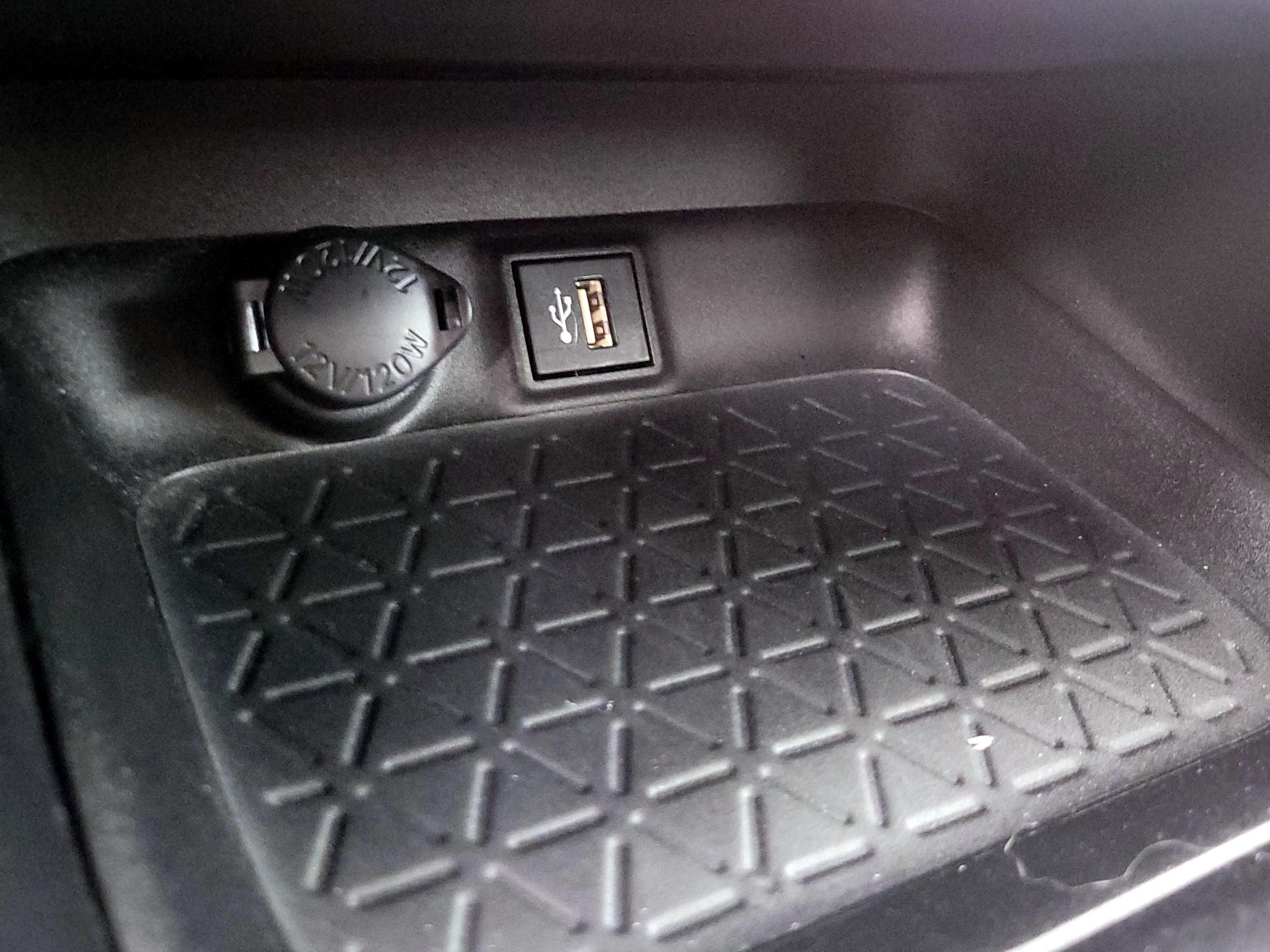 Thumbnail: 2023 Toyota RAV4 - 18