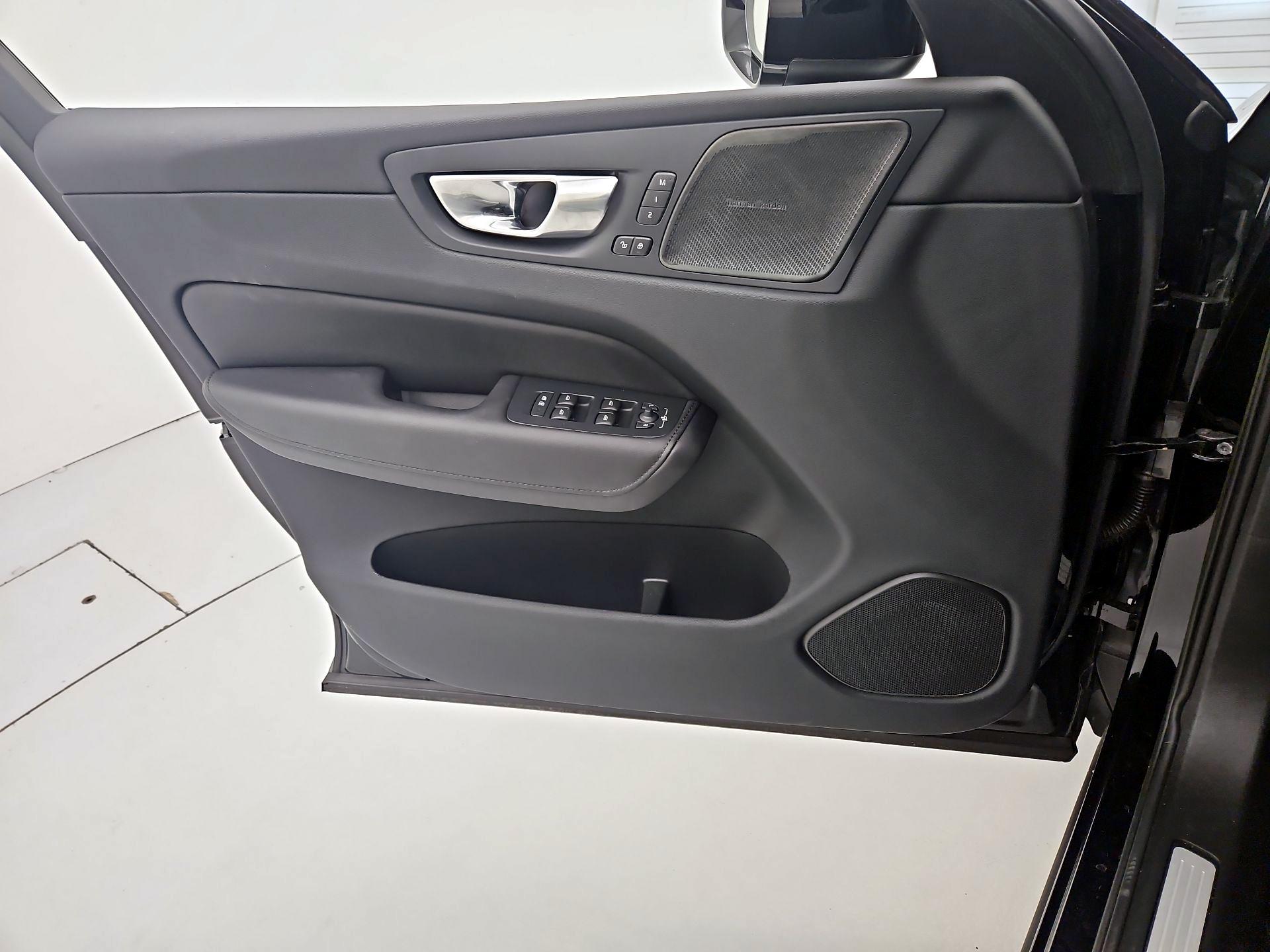 Thumbnail: 2023 Volvo XC60 - 12