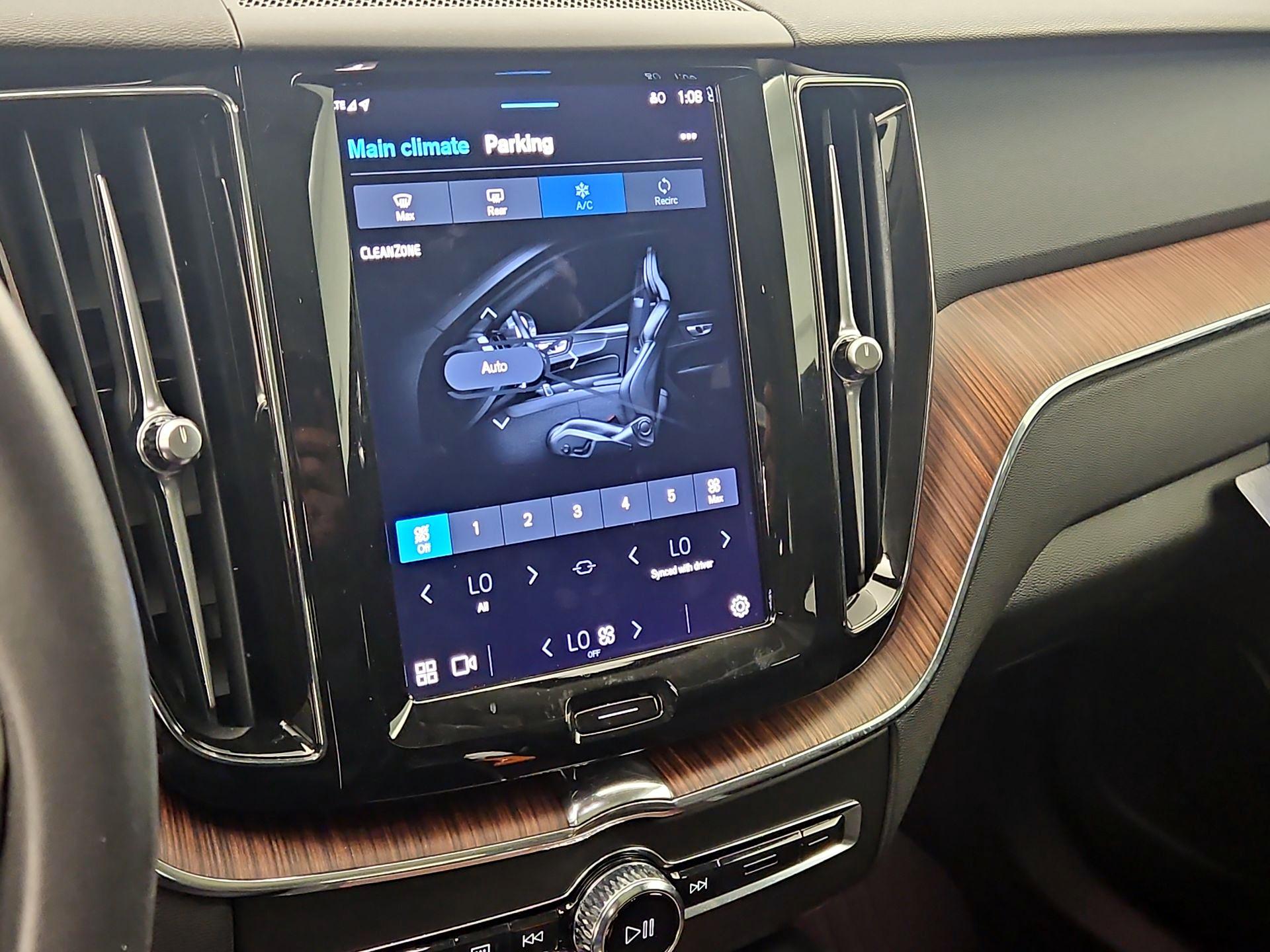 Thumbnail: 2023 Volvo XC60 - 16