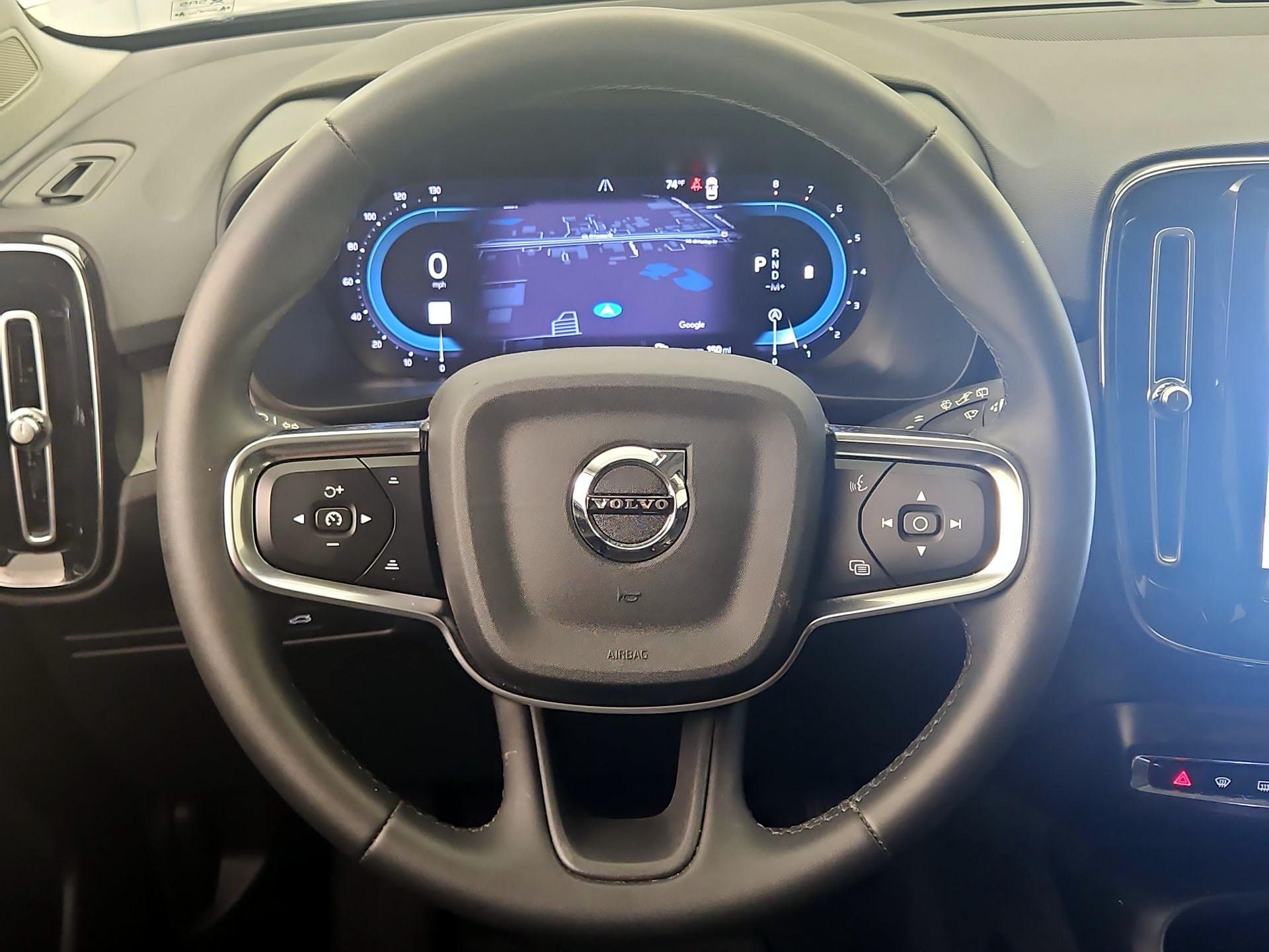 Thumbnail: 2024 Volvo XC40 - 10