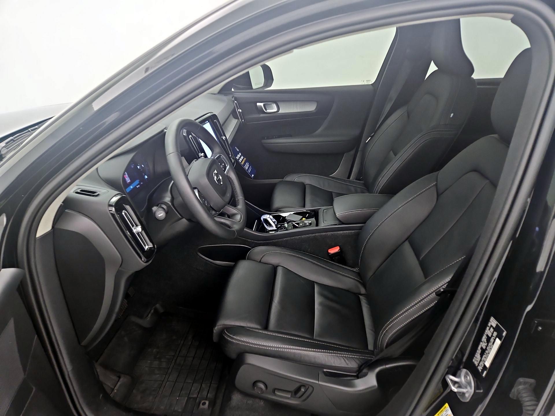 Thumbnail: 2024 Volvo XC40 - 11