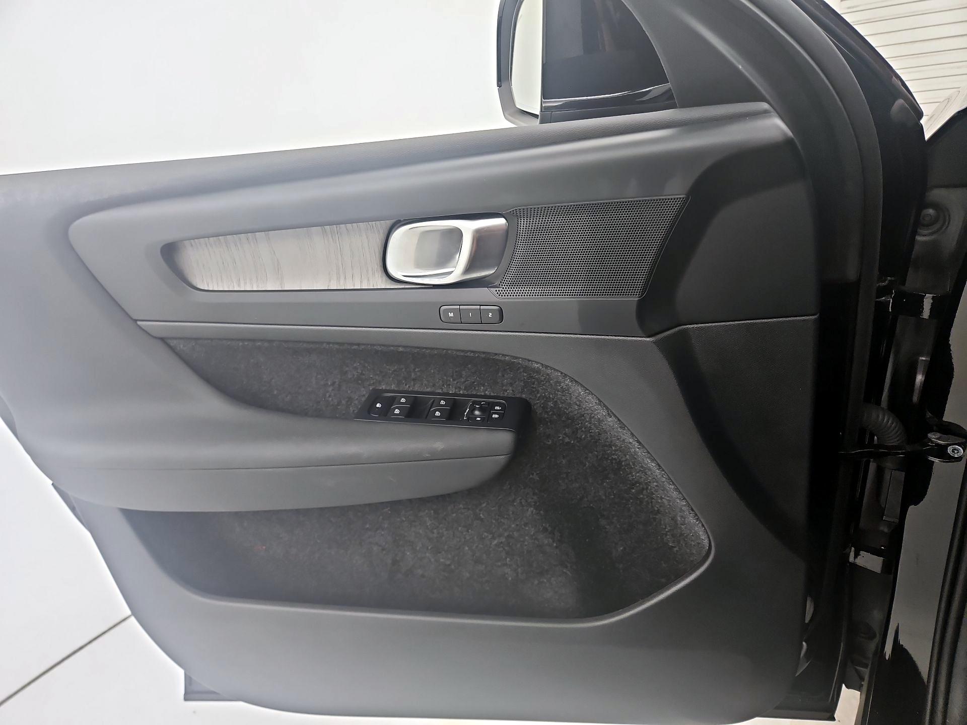 Thumbnail: 2024 Volvo XC40 - 12