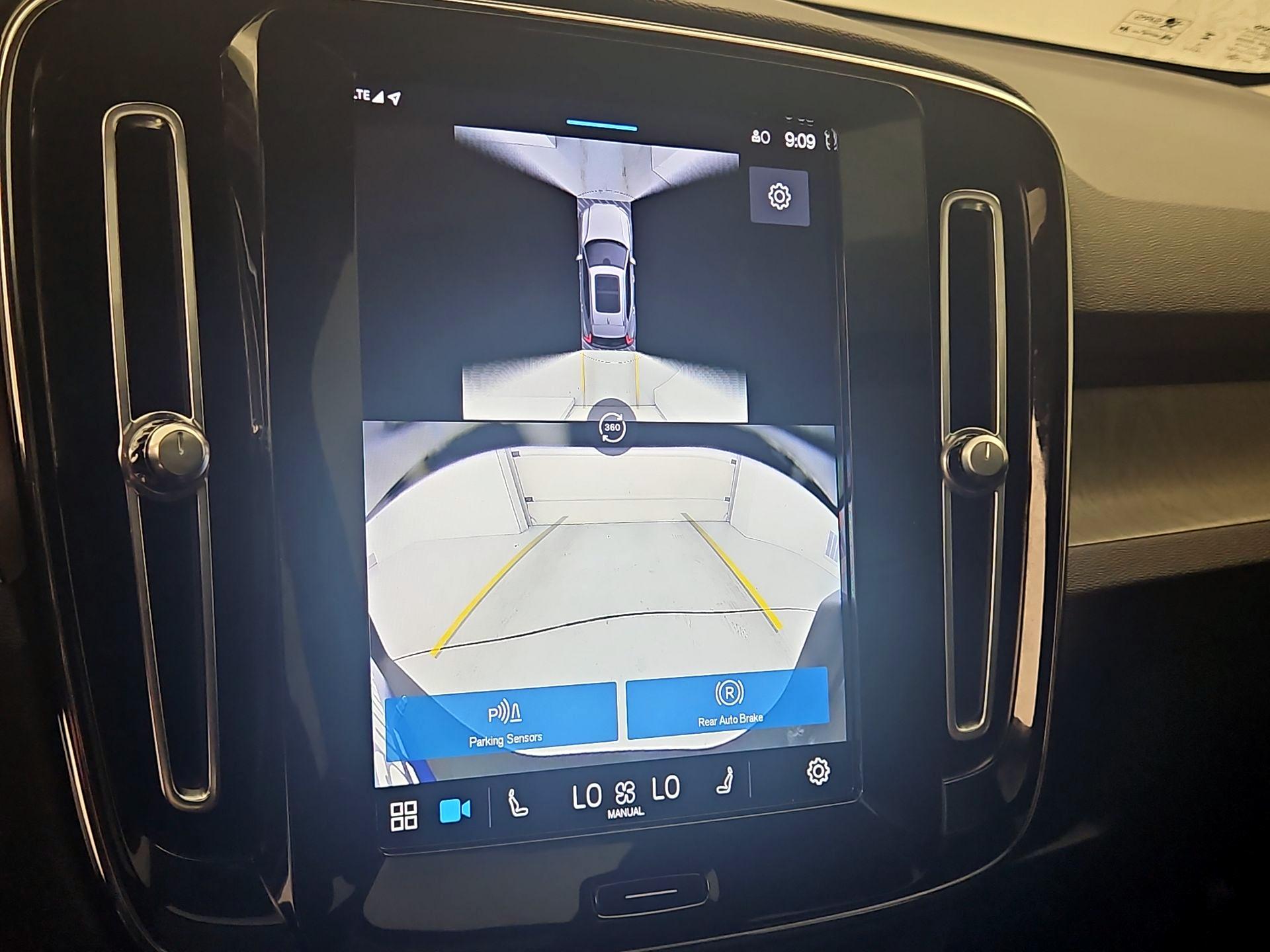 Thumbnail: 2024 Volvo XC40 - 15