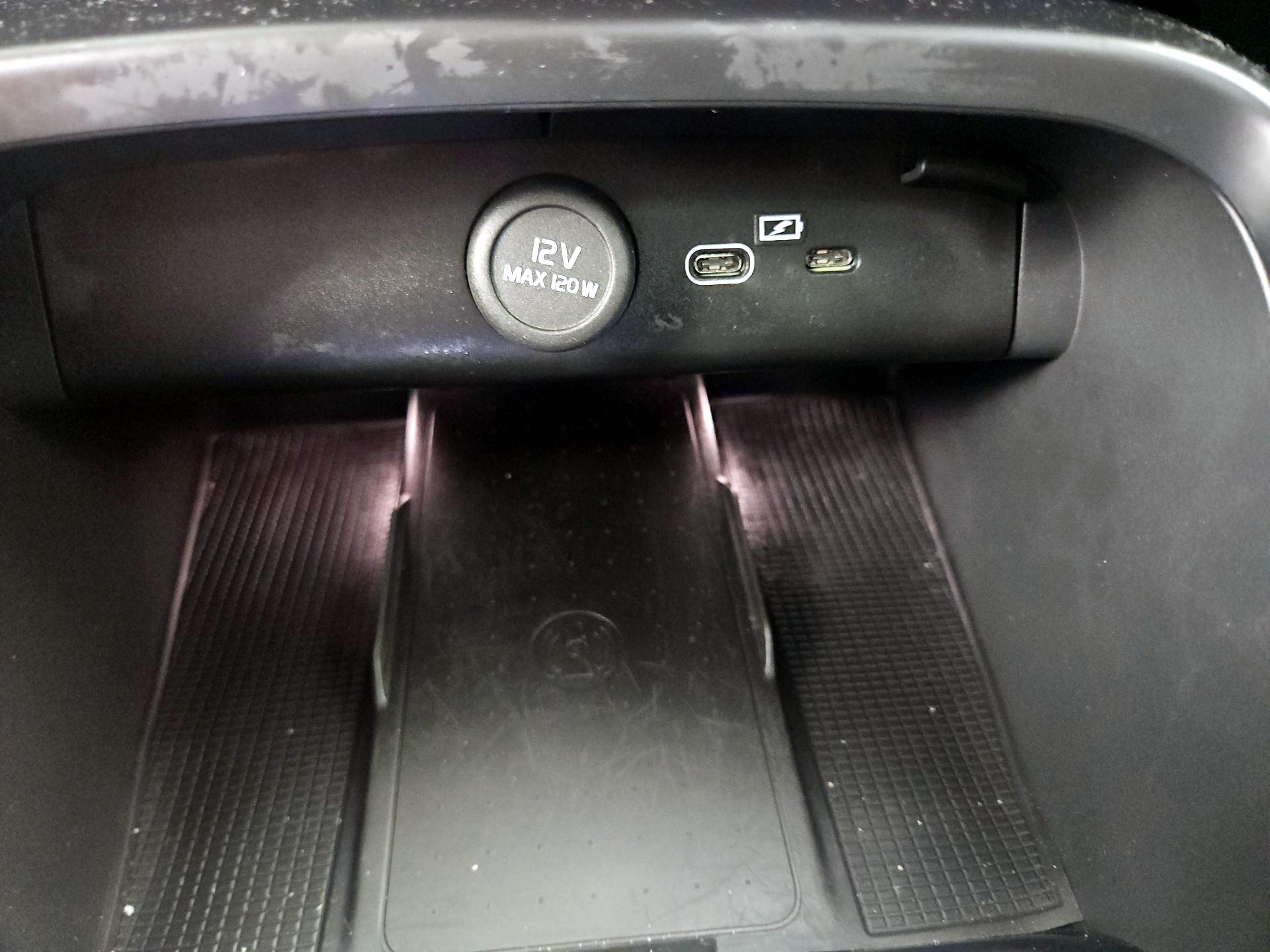 Thumbnail: 2024 Volvo XC40 - 19