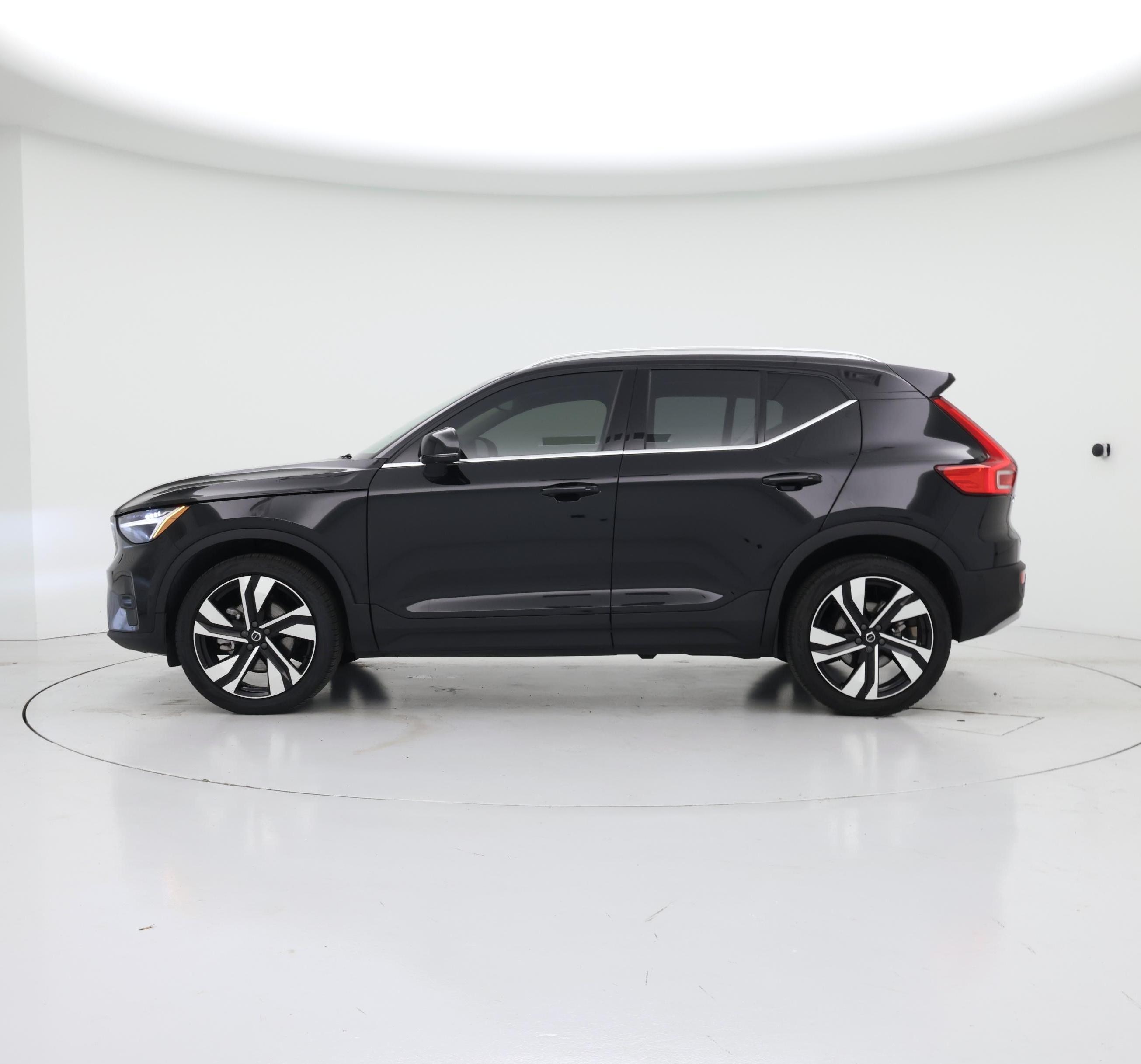 Thumbnail: 2024 Volvo XC40 - 3