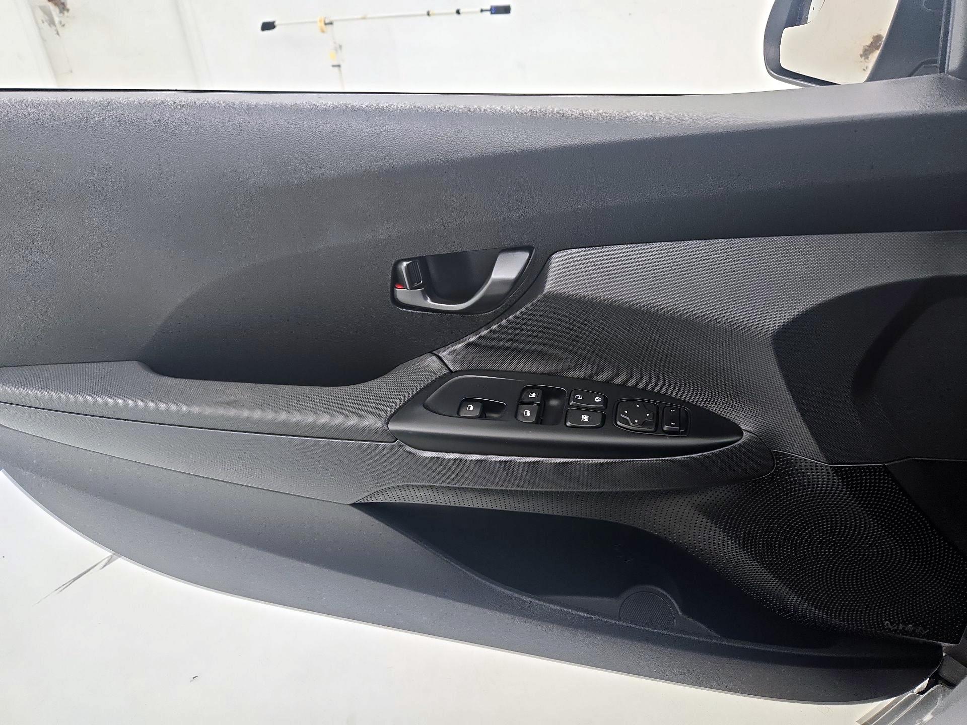 Thumbnail: 2020 Hyundai Veloster - 12