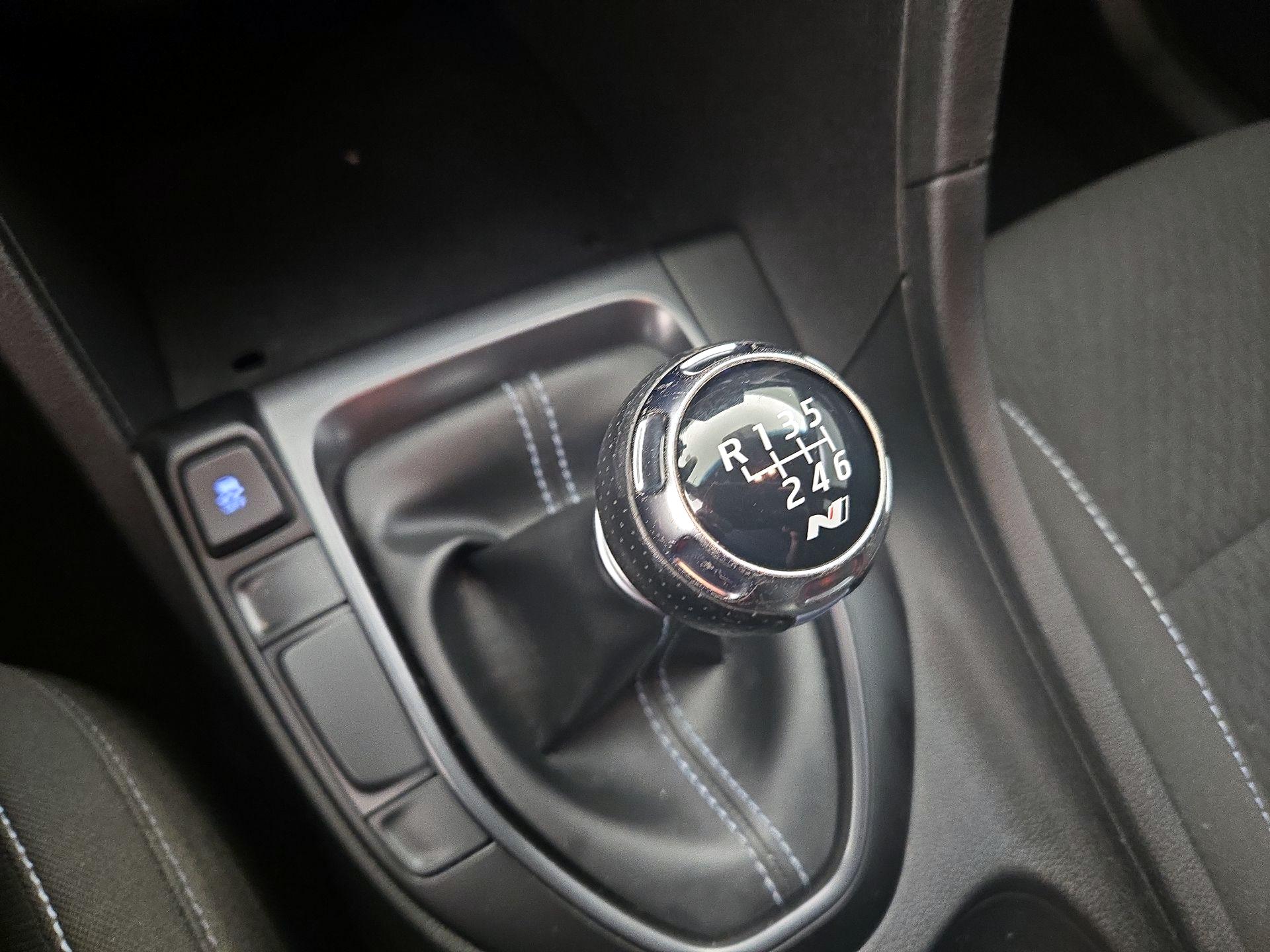 Thumbnail: 2020 Hyundai Veloster - 17