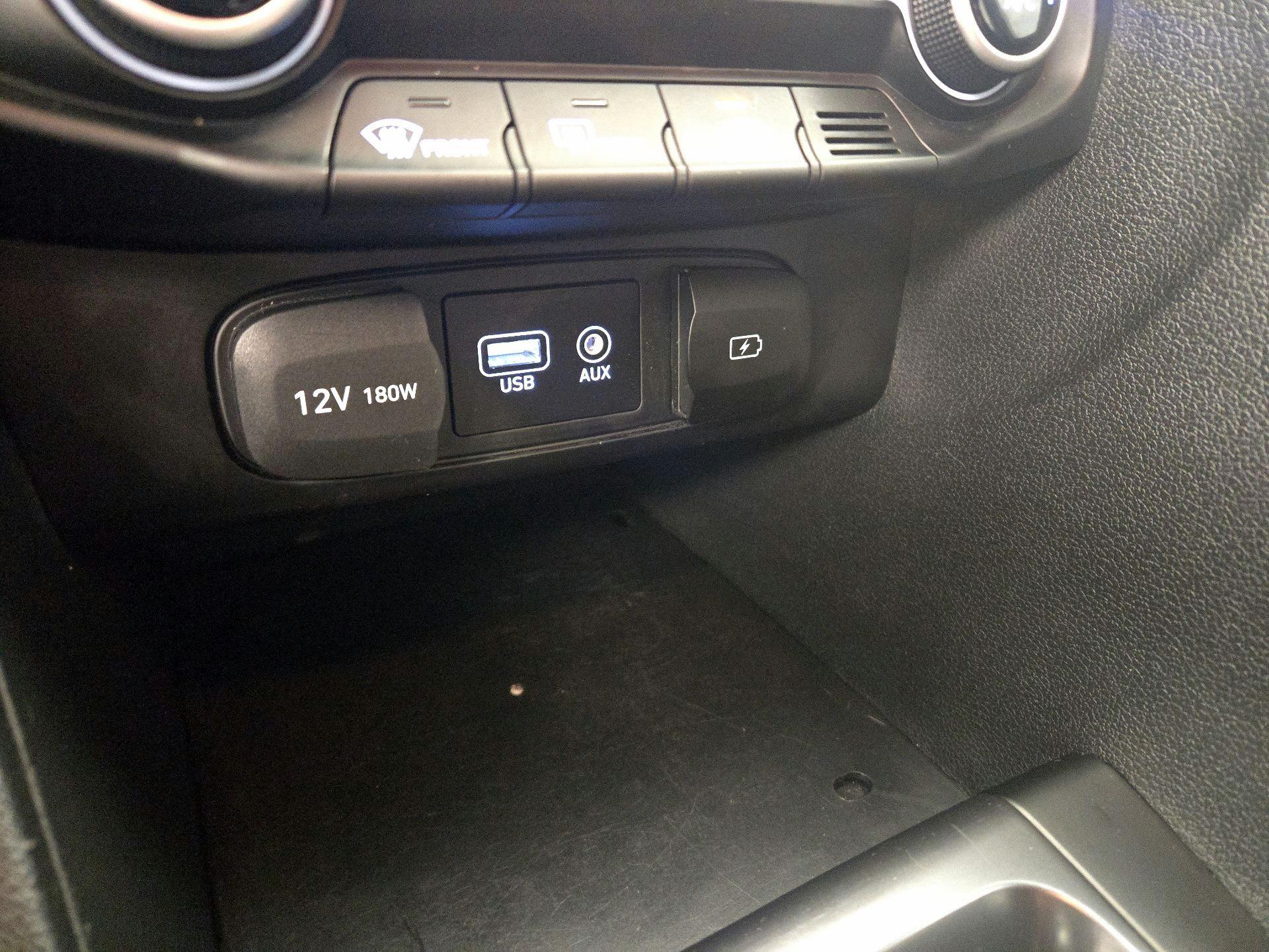 Thumbnail: 2020 Hyundai Veloster - 18