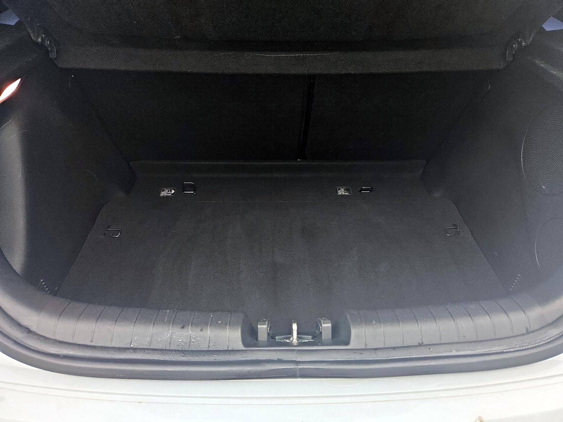 Thumbnail: 2020 Hyundai Veloster - 20