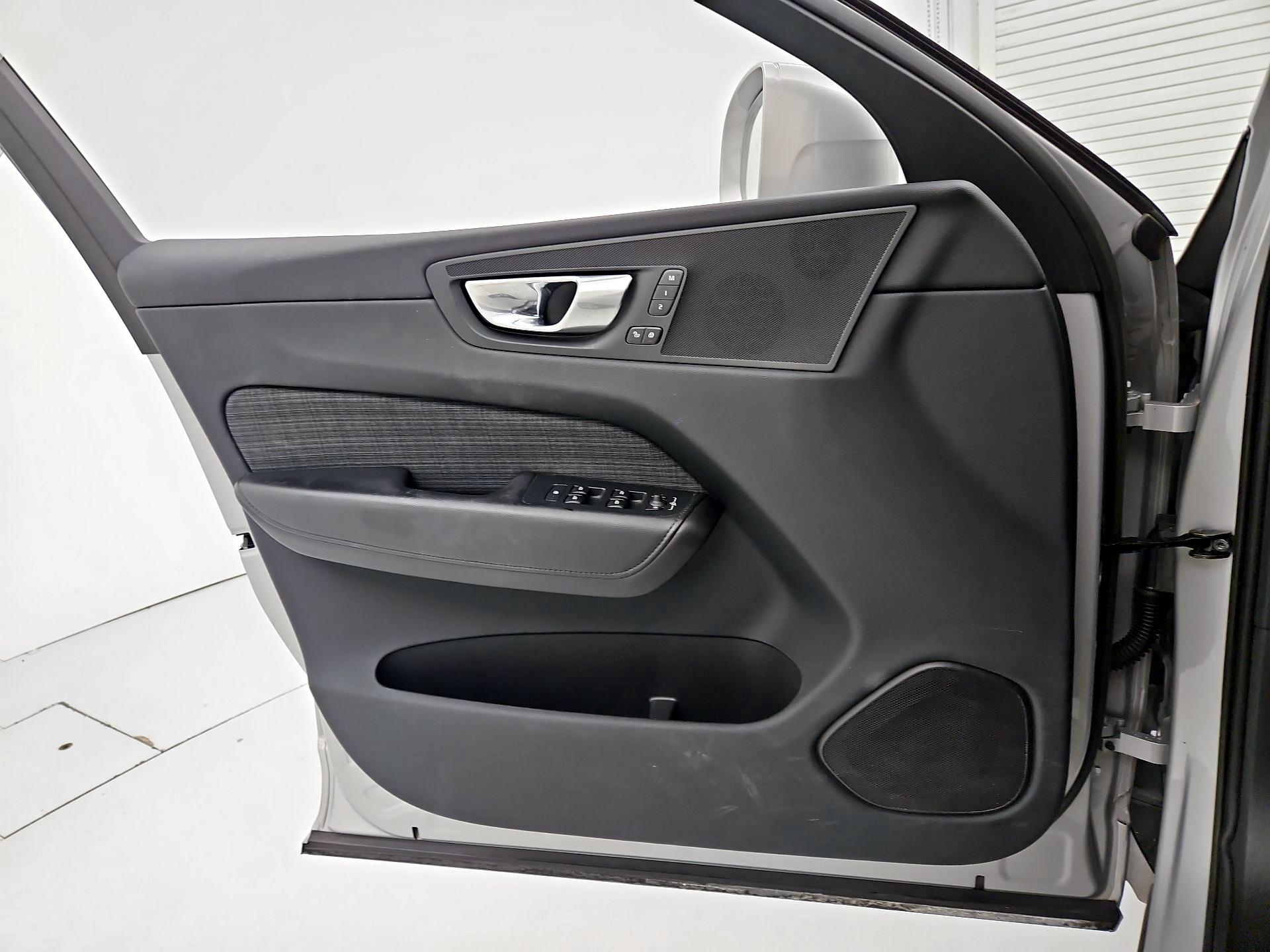 Thumbnail: 2023 Volvo XC60 - 12