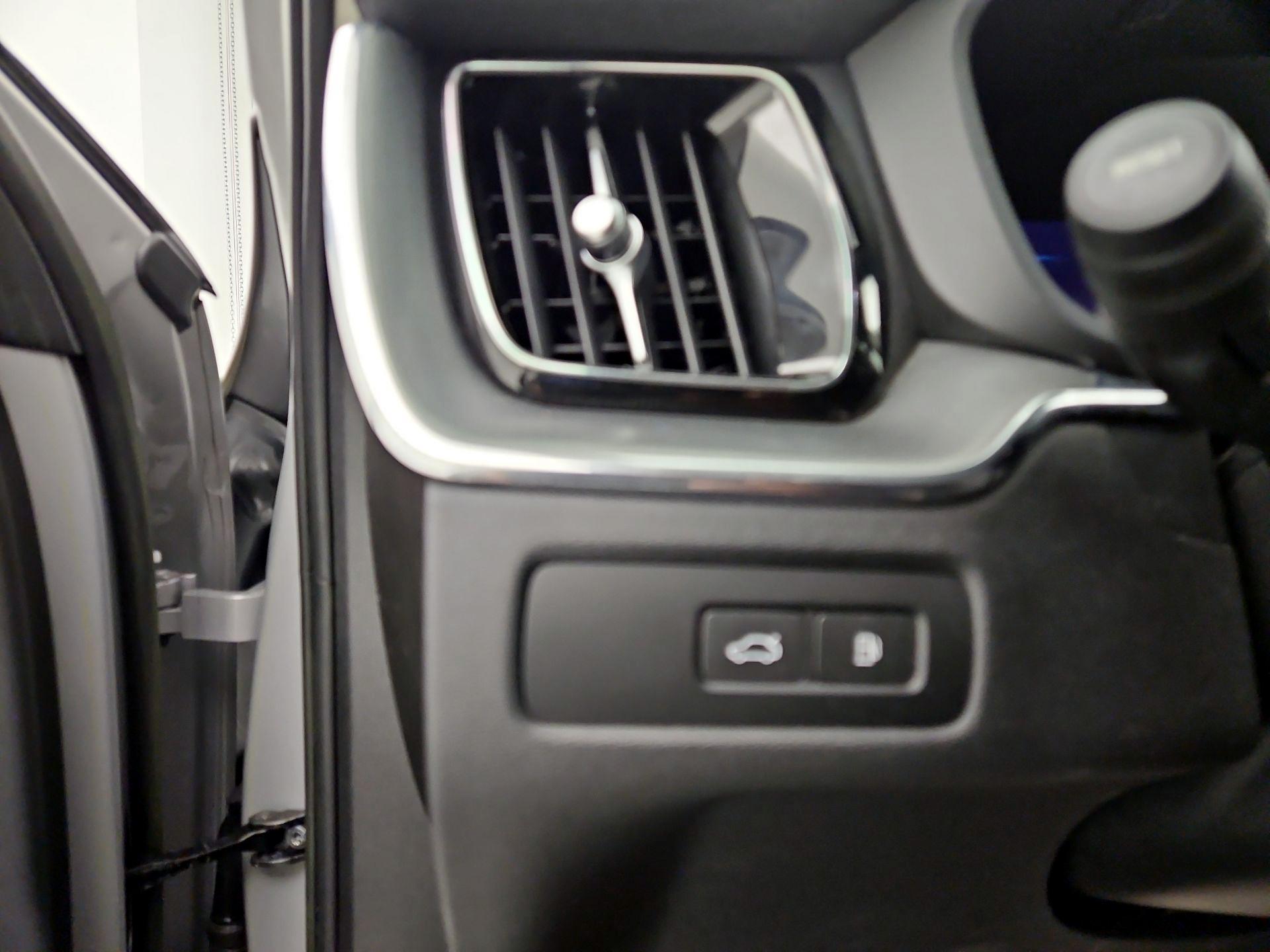 Thumbnail: 2023 Volvo XC60 - 13