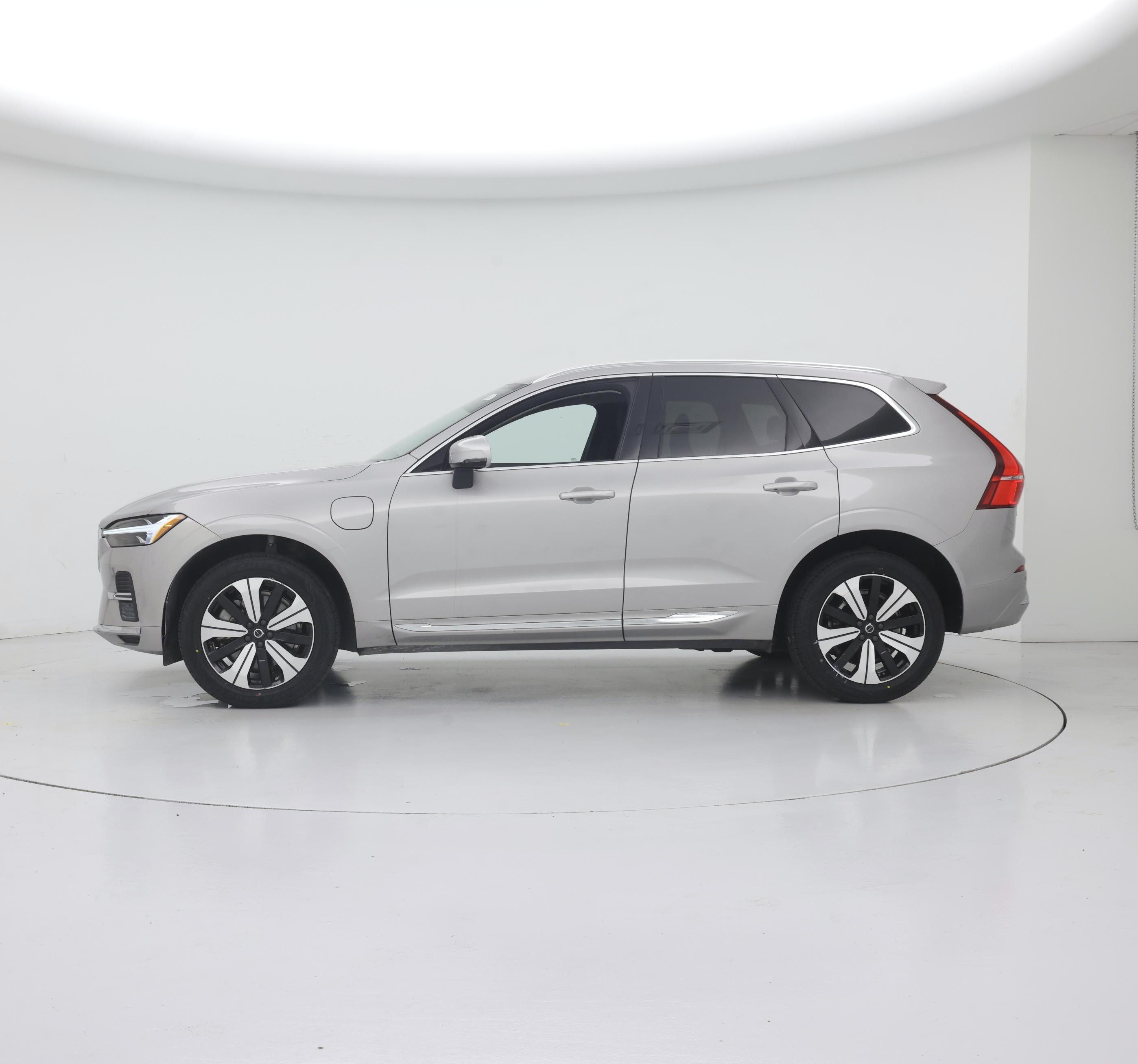 Thumbnail: 2023 Volvo XC60 - 3