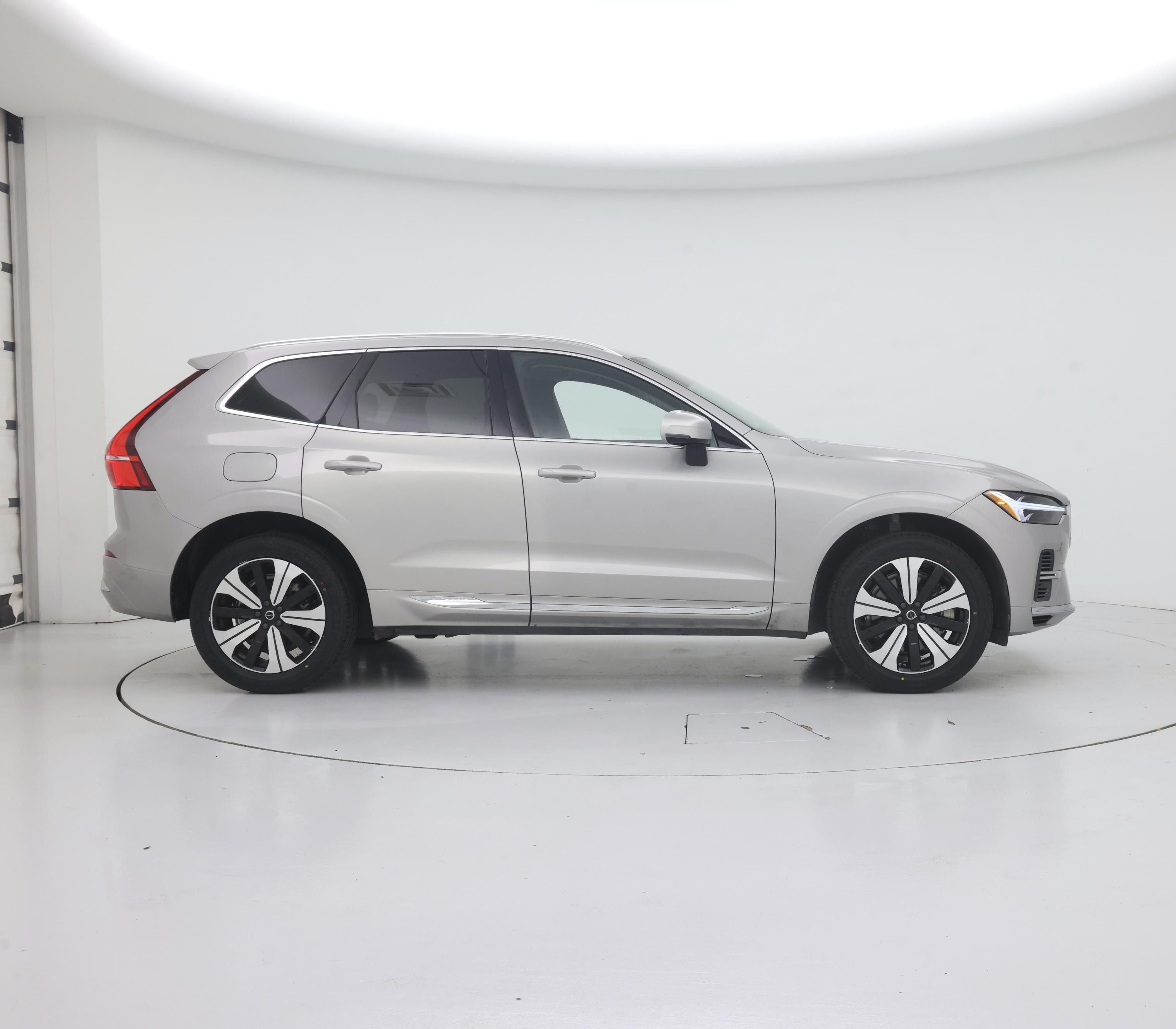 Thumbnail: 2023 Volvo XC60 - 7