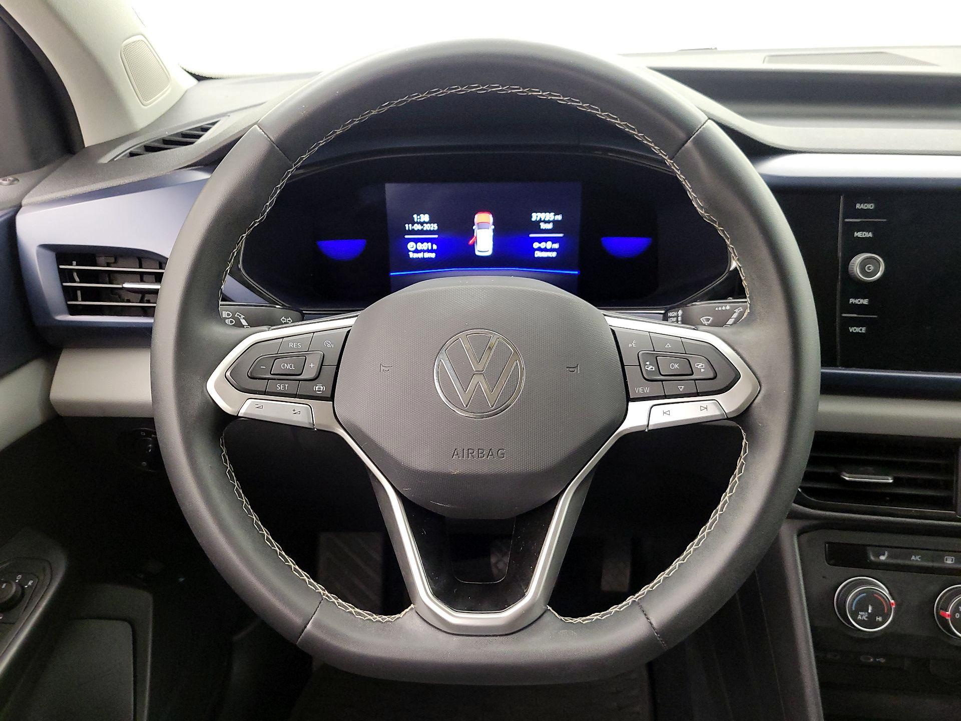 Thumbnail: 2022 Volkswagen Taos - 10