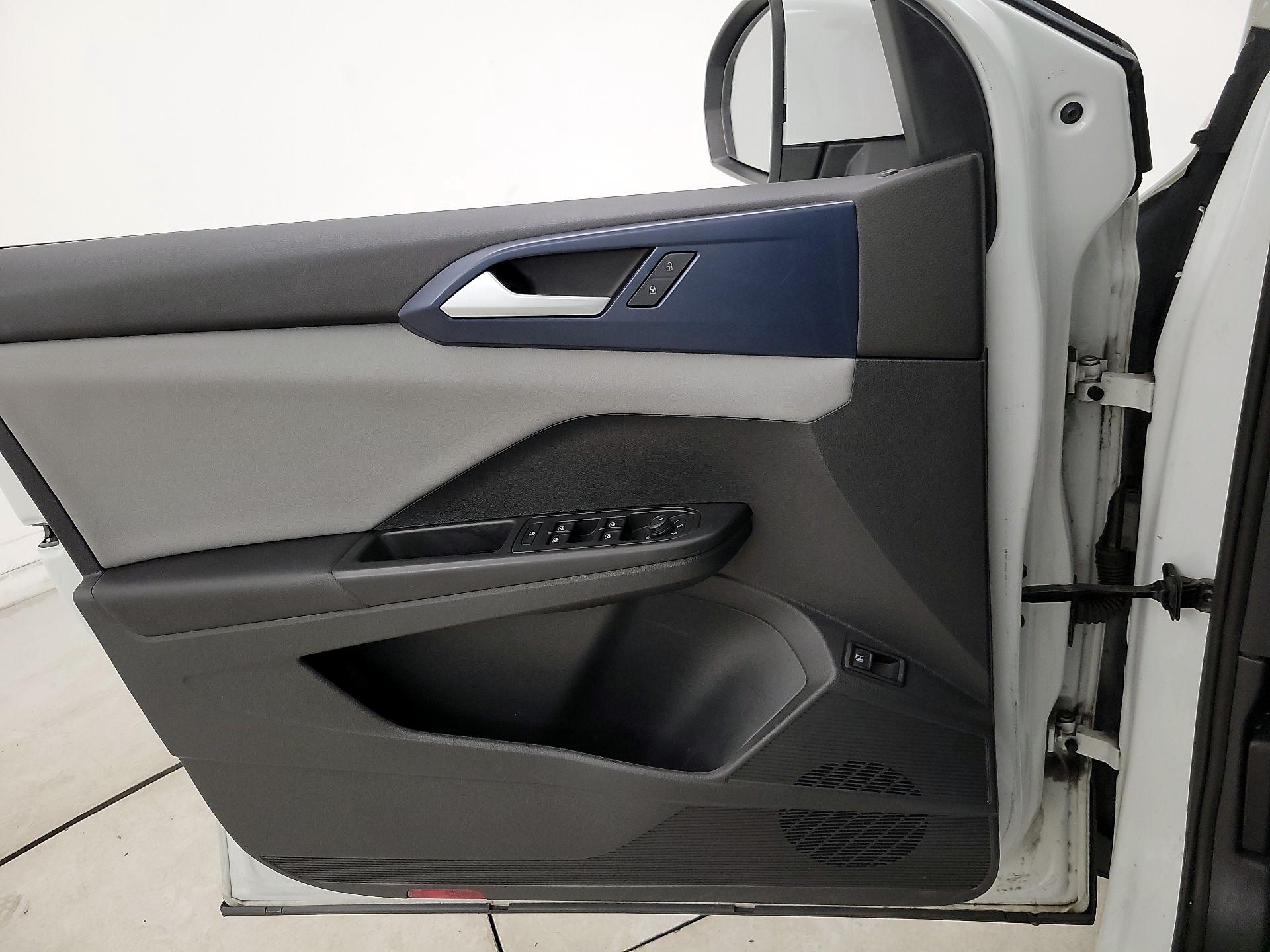 Thumbnail: 2022 Volkswagen Taos - 12