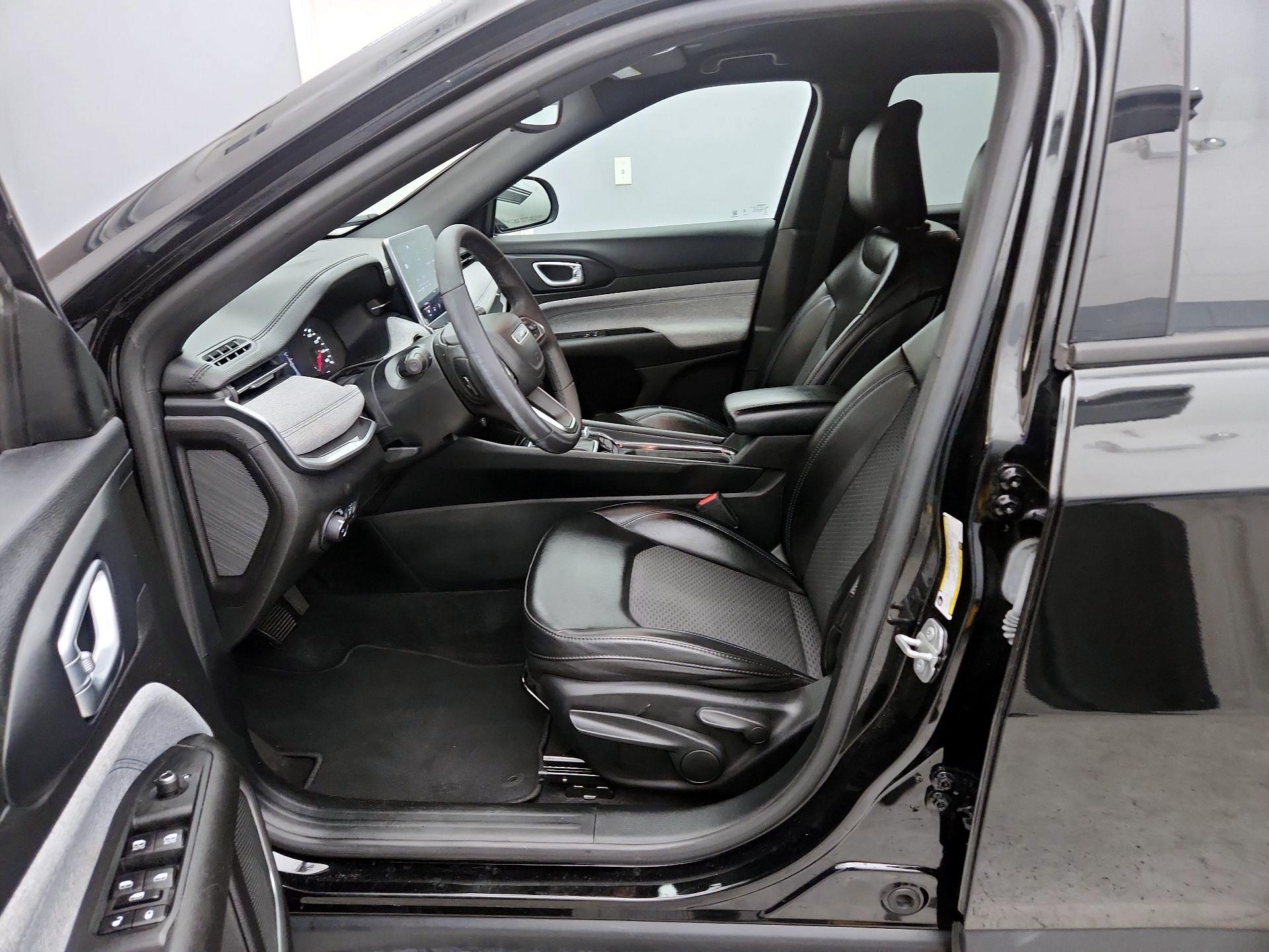 Thumbnail: 2023 Jeep Compass - 11