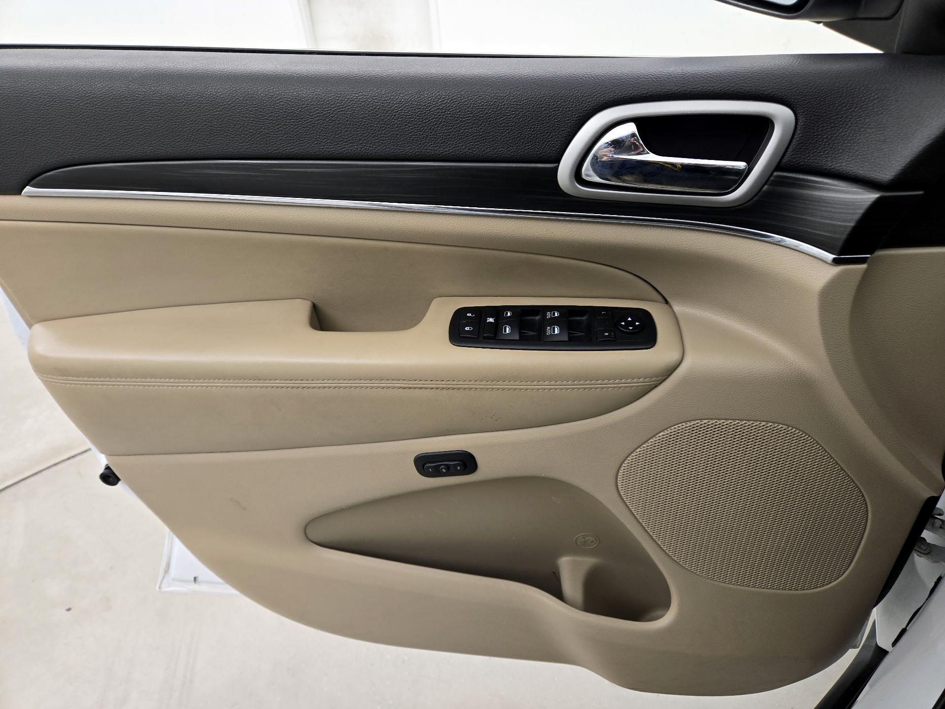 Thumbnail: 2021 Jeep Grand Cherokee - 12