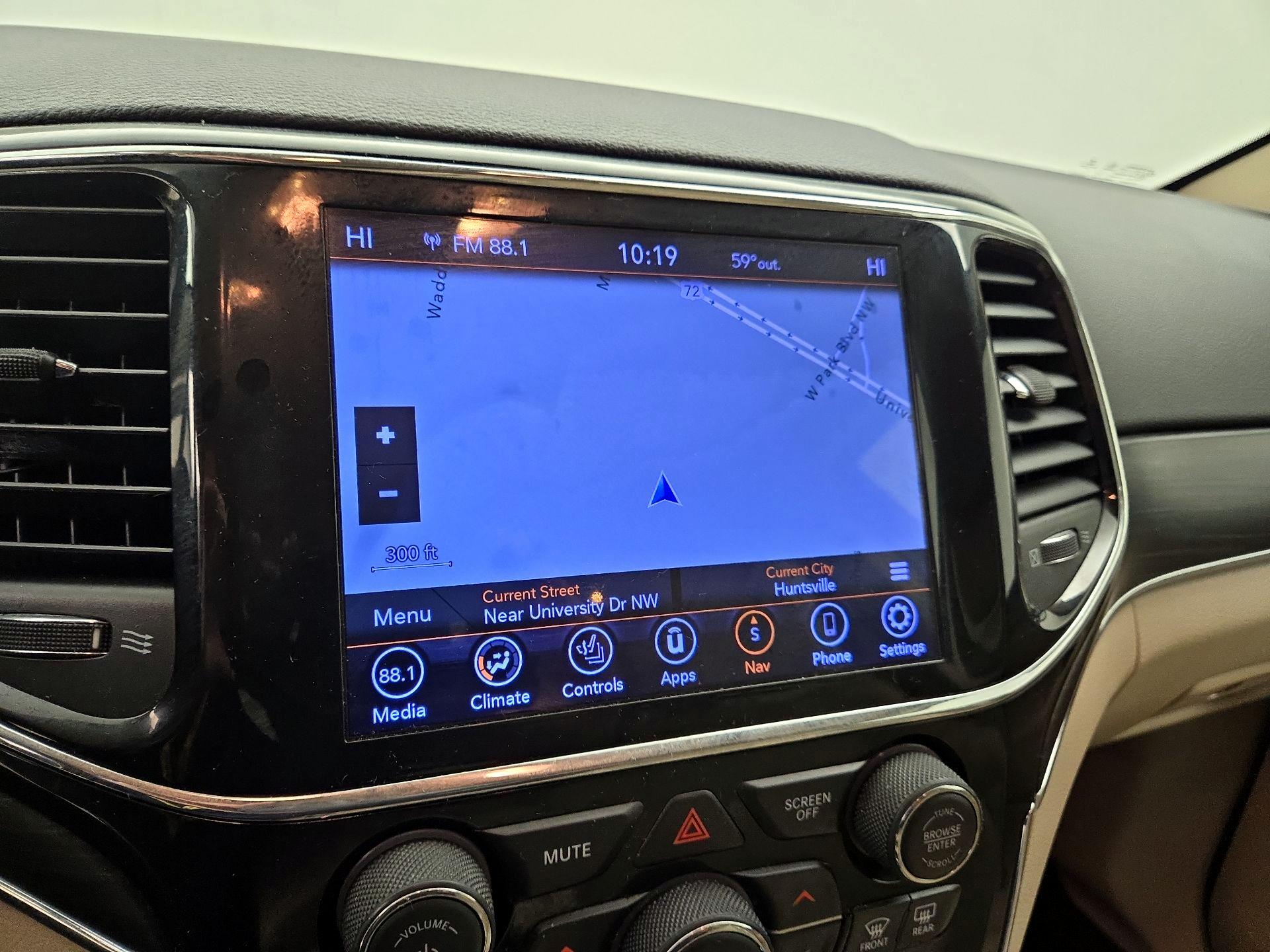 Thumbnail: 2021 Jeep Grand Cherokee - 14