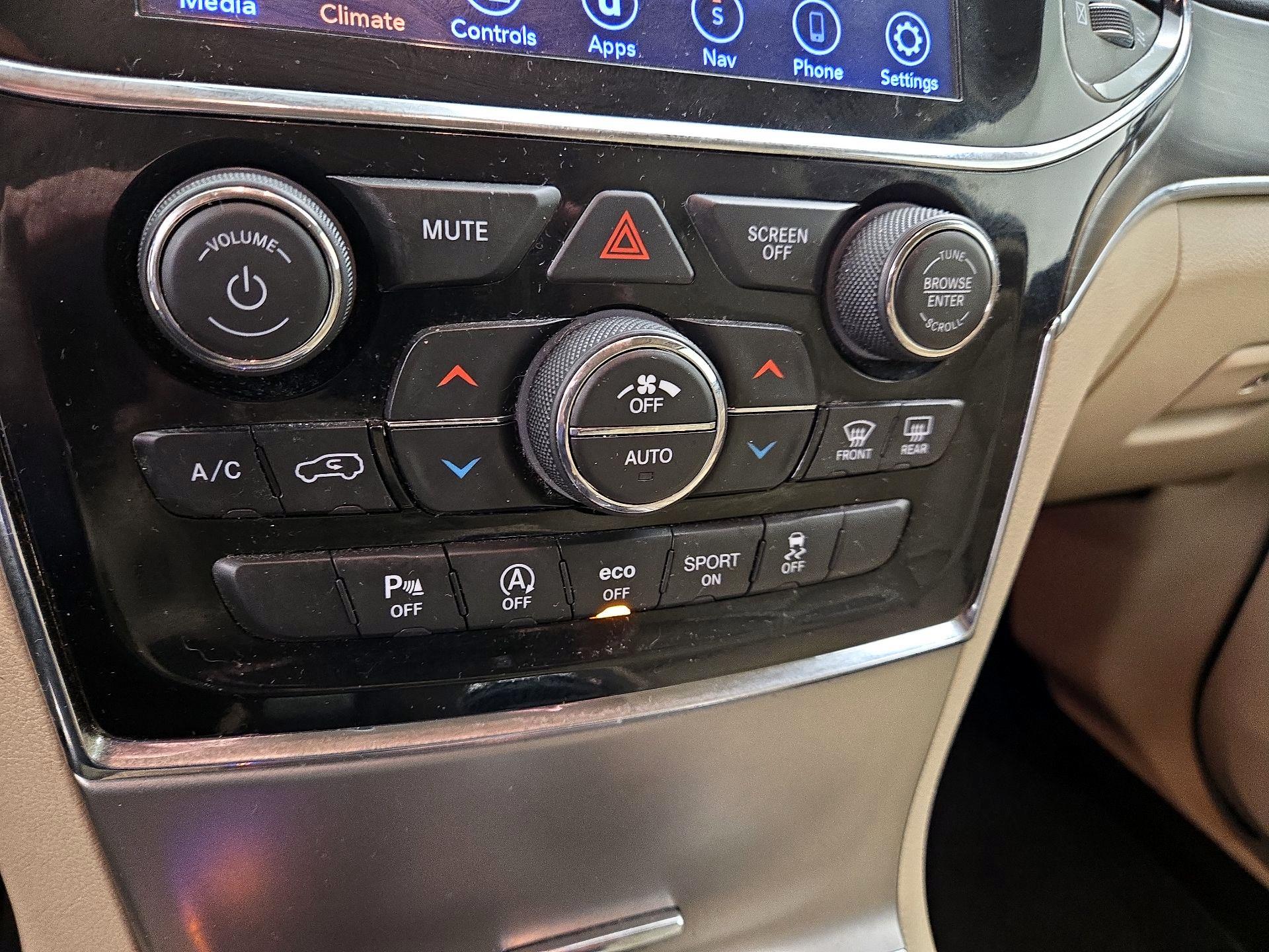 Thumbnail: 2021 Jeep Grand Cherokee - 17