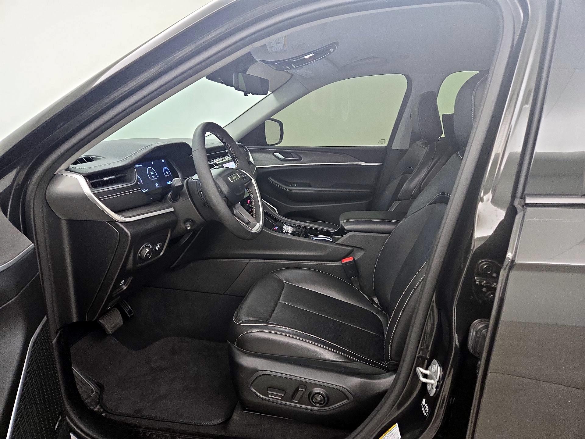 Thumbnail: 2023 Jeep Grand Cherokee L - 11