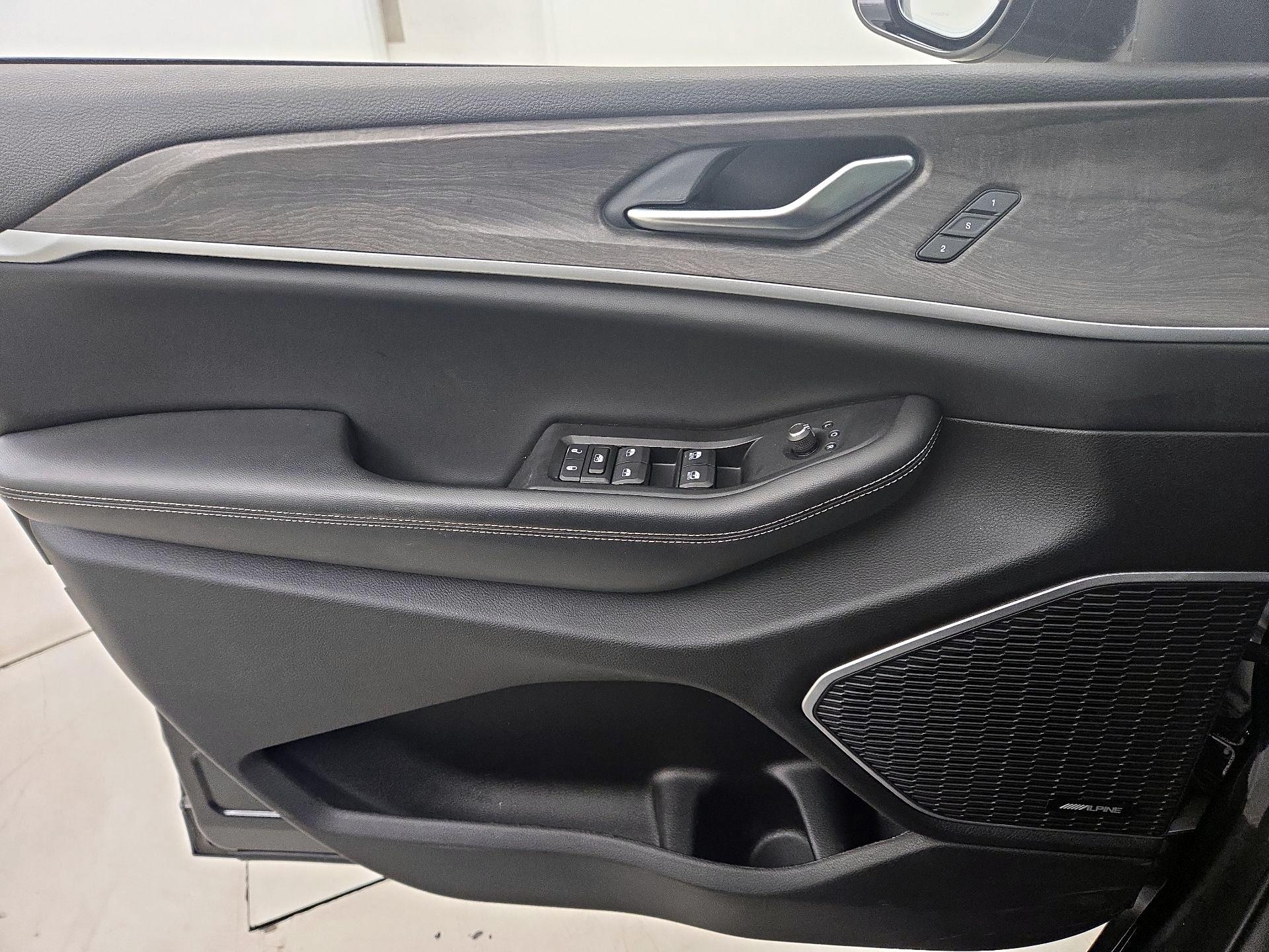 Thumbnail: 2023 Jeep Grand Cherokee L - 12