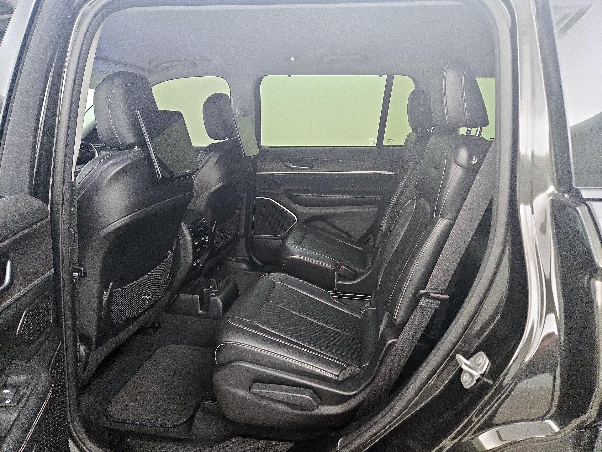 Thumbnail: 2023 Jeep Grand Cherokee L - 20