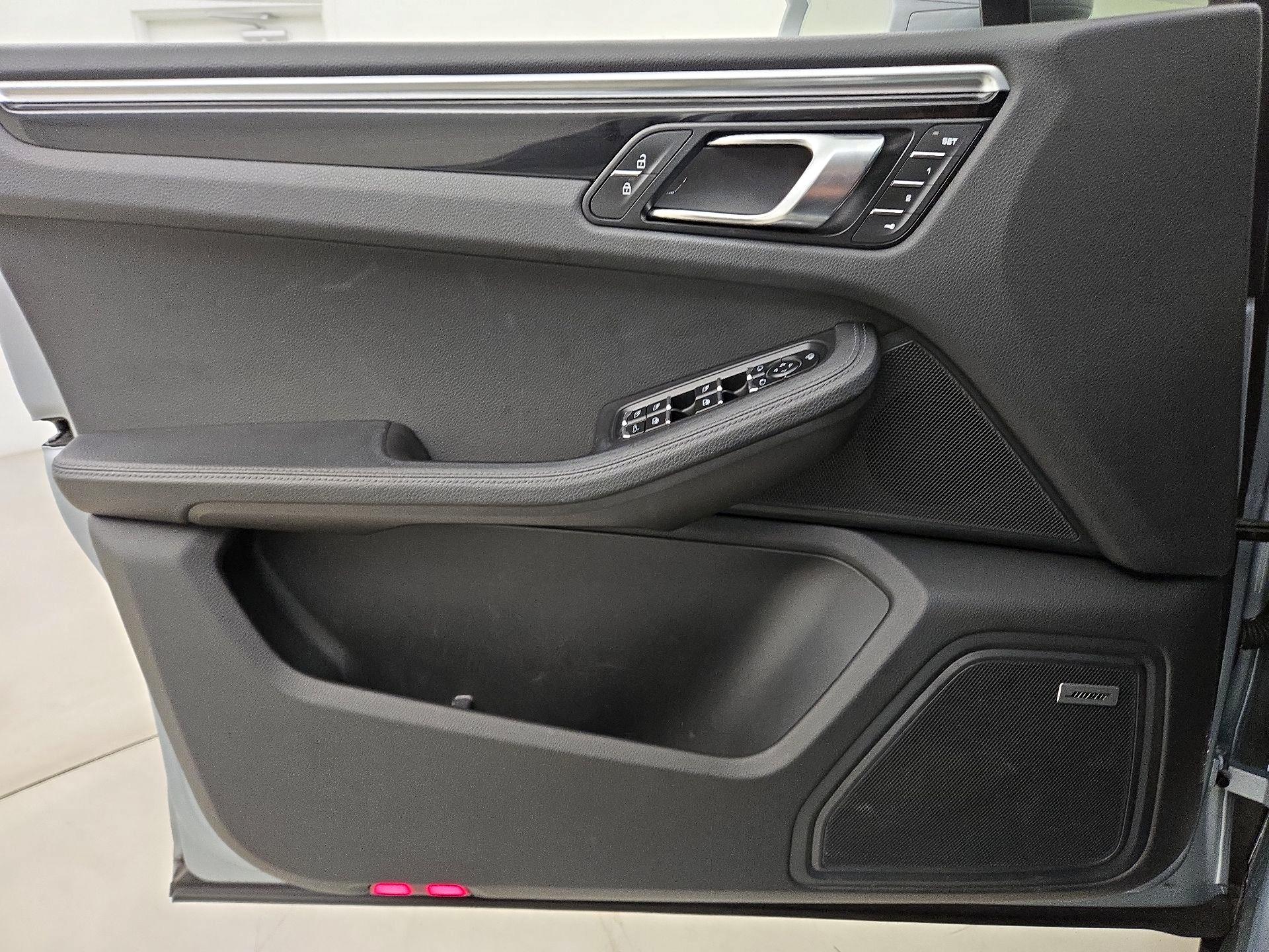 Thumbnail: 2022 Porsche Macan - 12