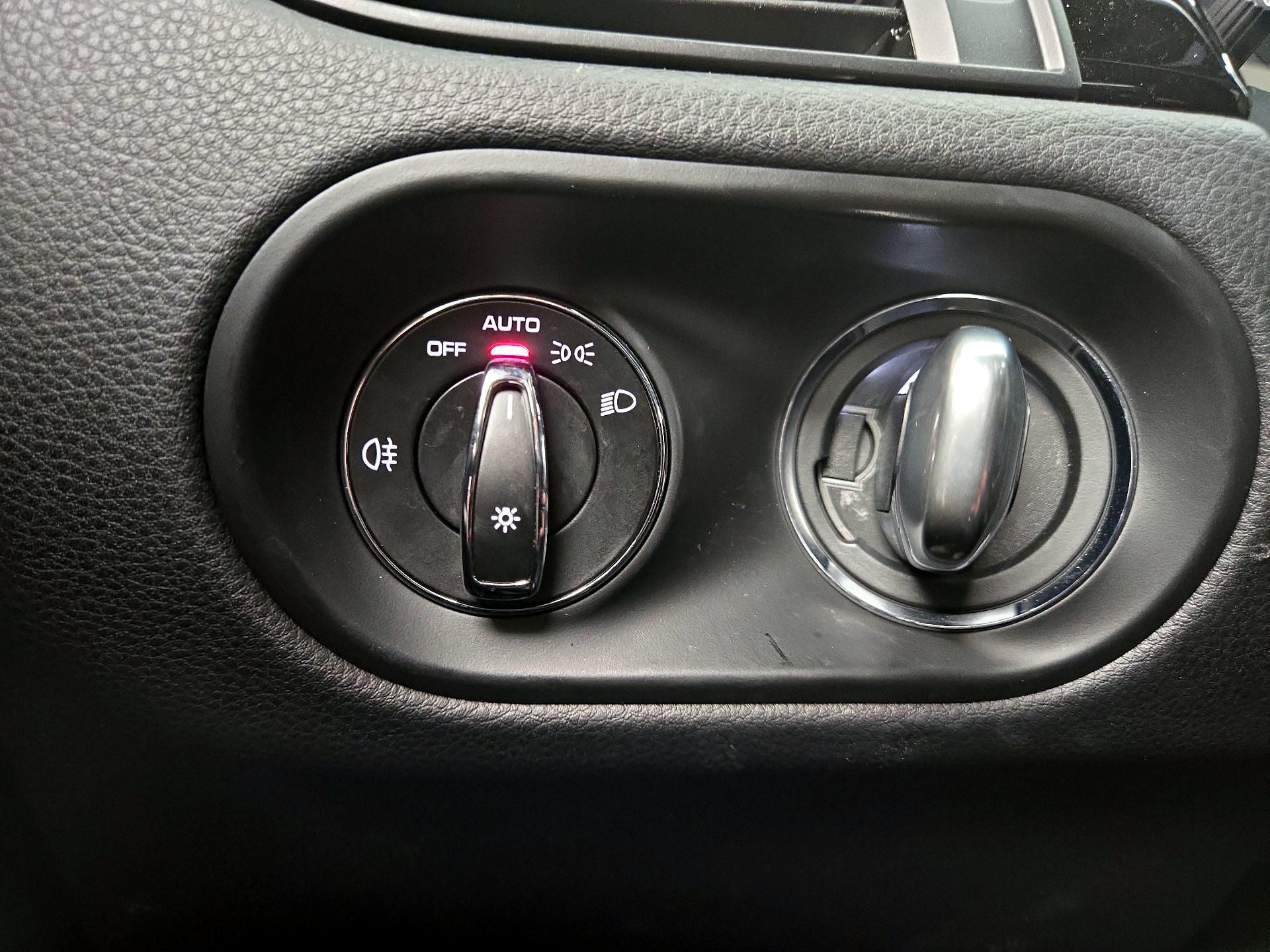 Thumbnail: 2022 Porsche Macan - 13