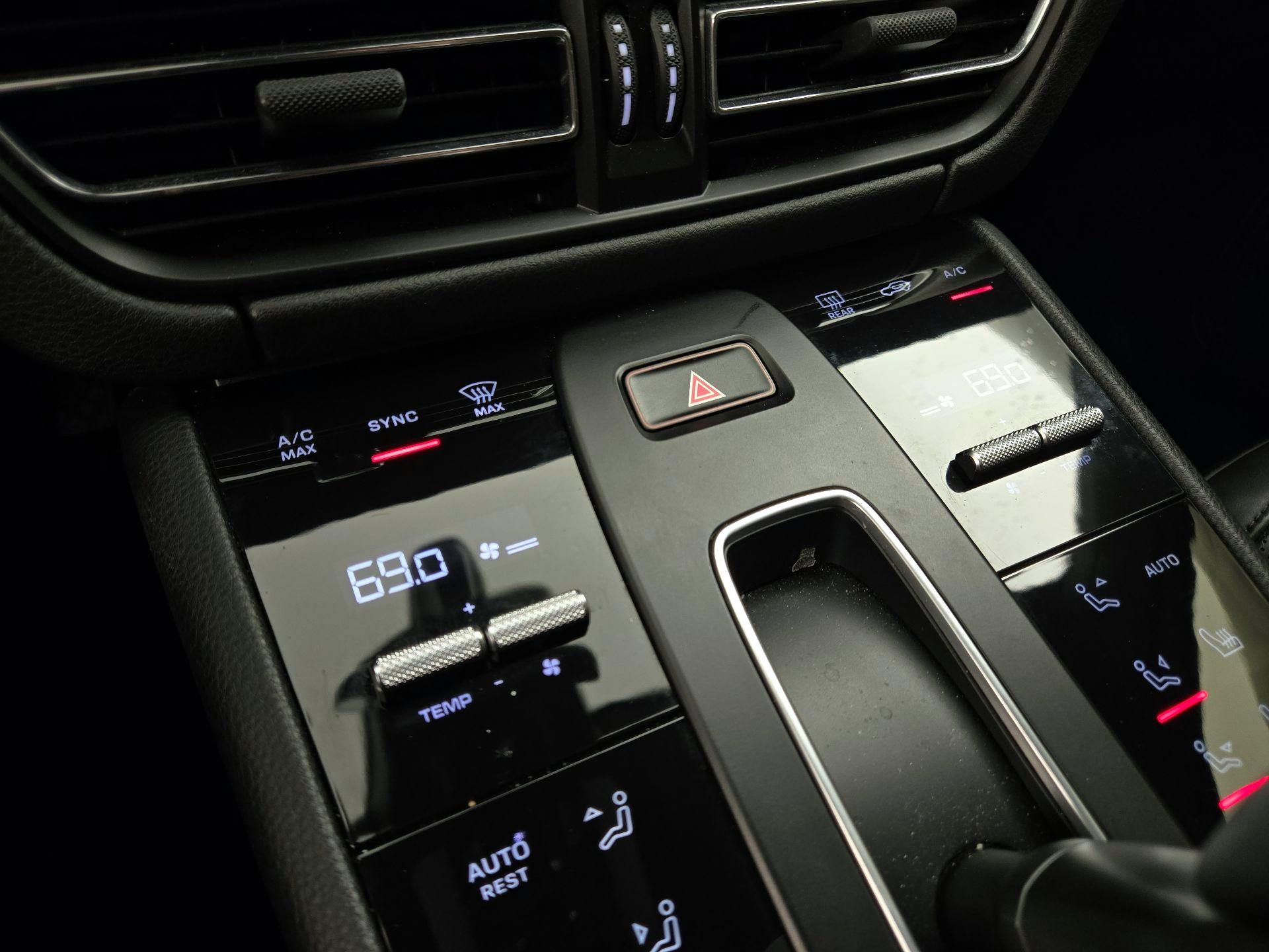 Thumbnail: 2022 Porsche Macan - 17