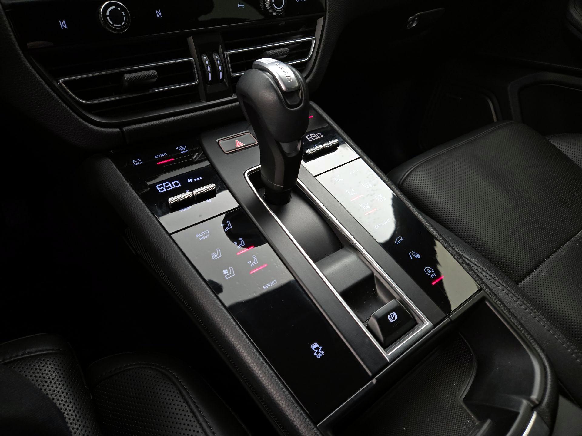 Thumbnail: 2022 Porsche Macan - 18