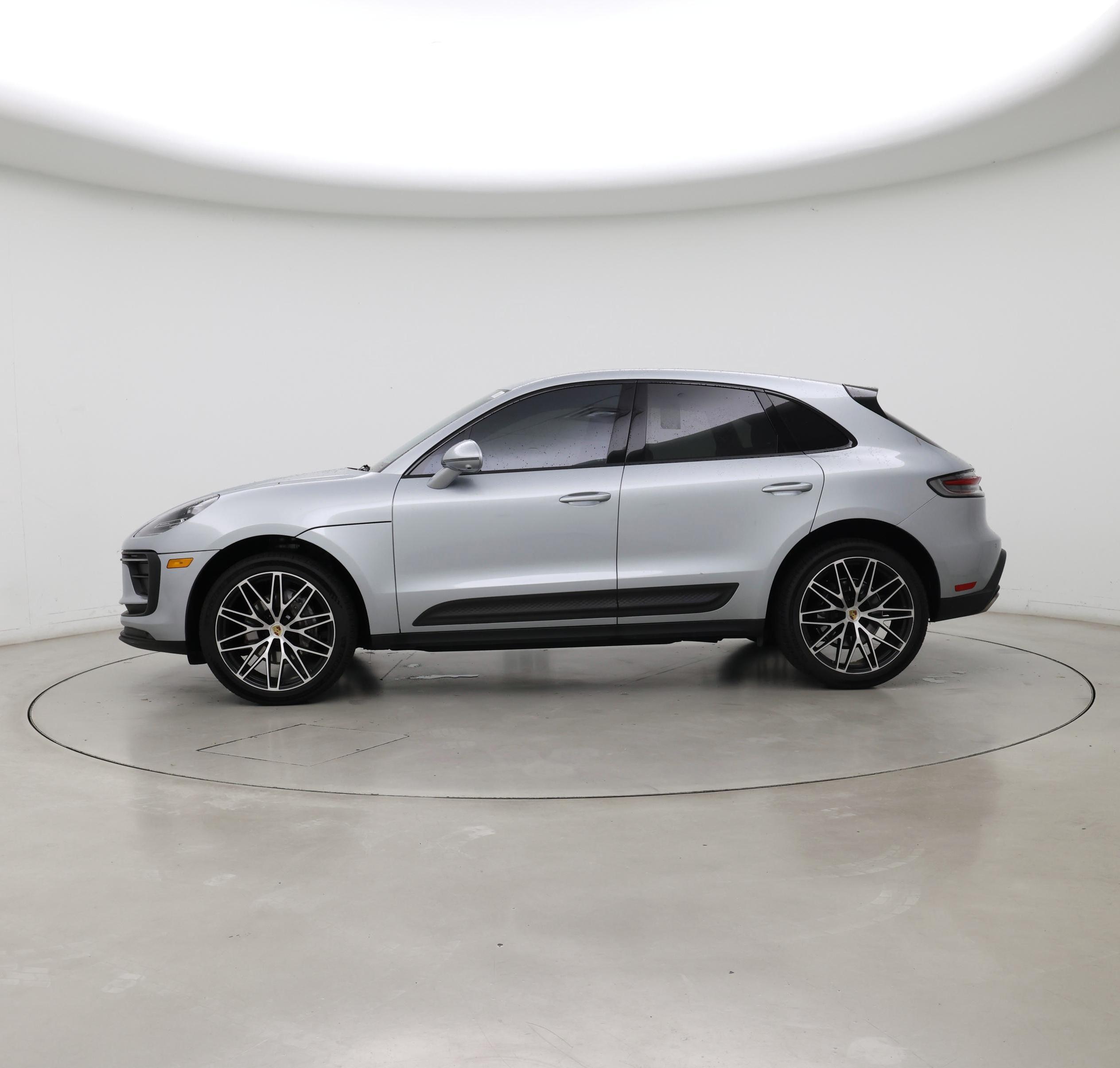 Thumbnail: 2022 Porsche Macan - 3