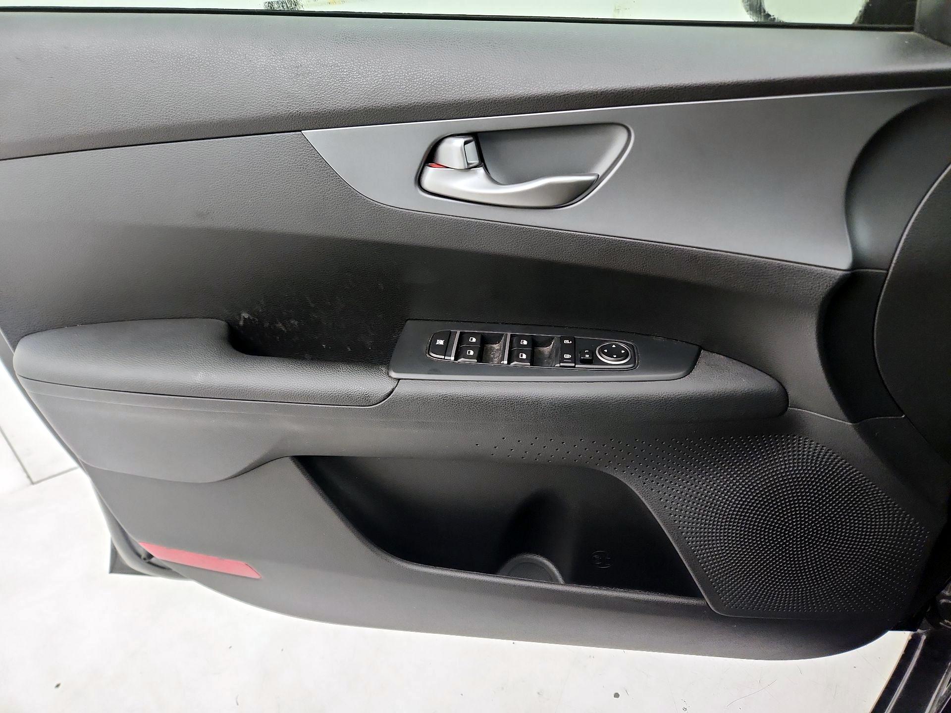 Thumbnail: 2021 Kia Forte - 12