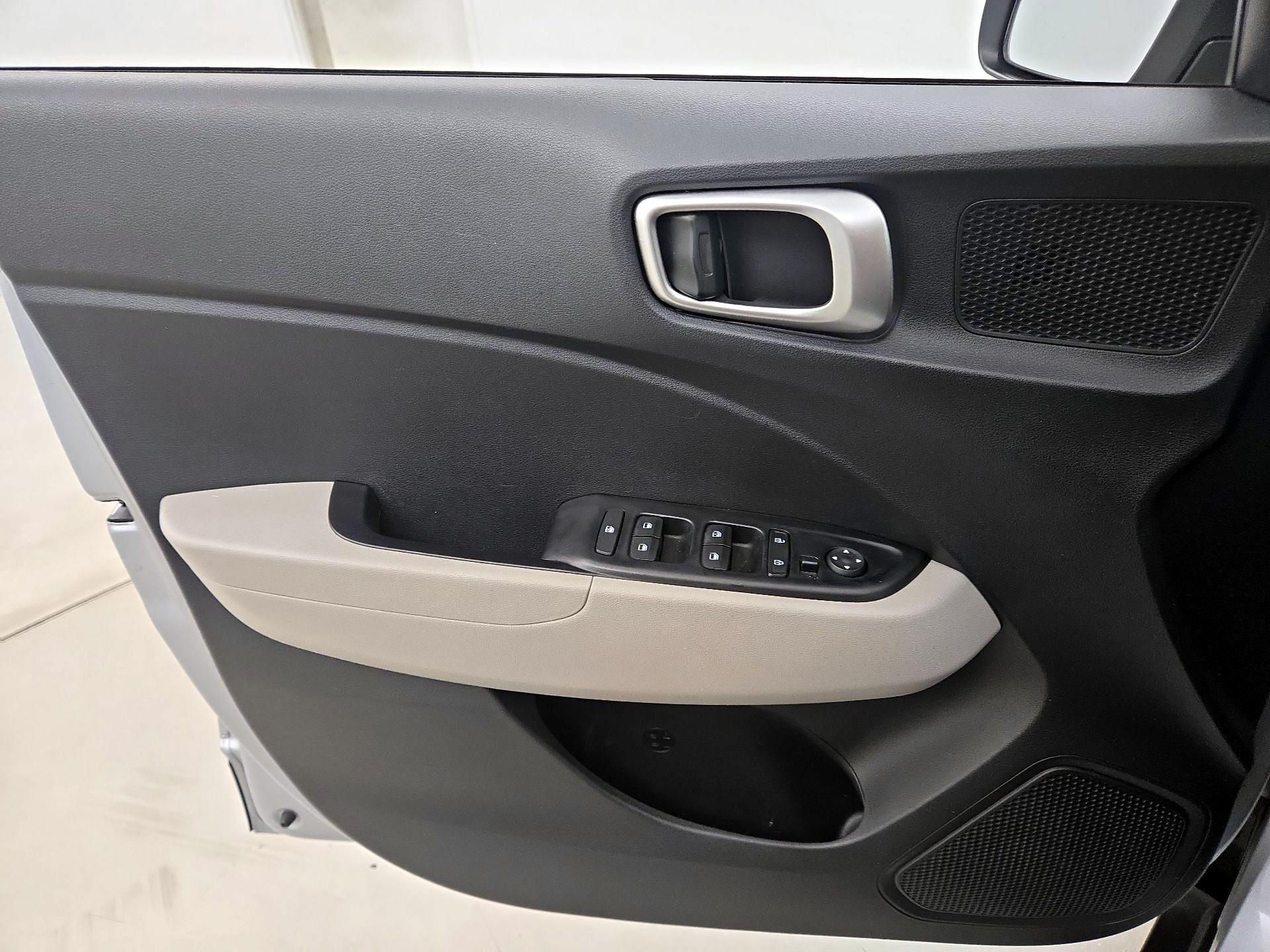 Thumbnail: 2021 Hyundai Venue - 12