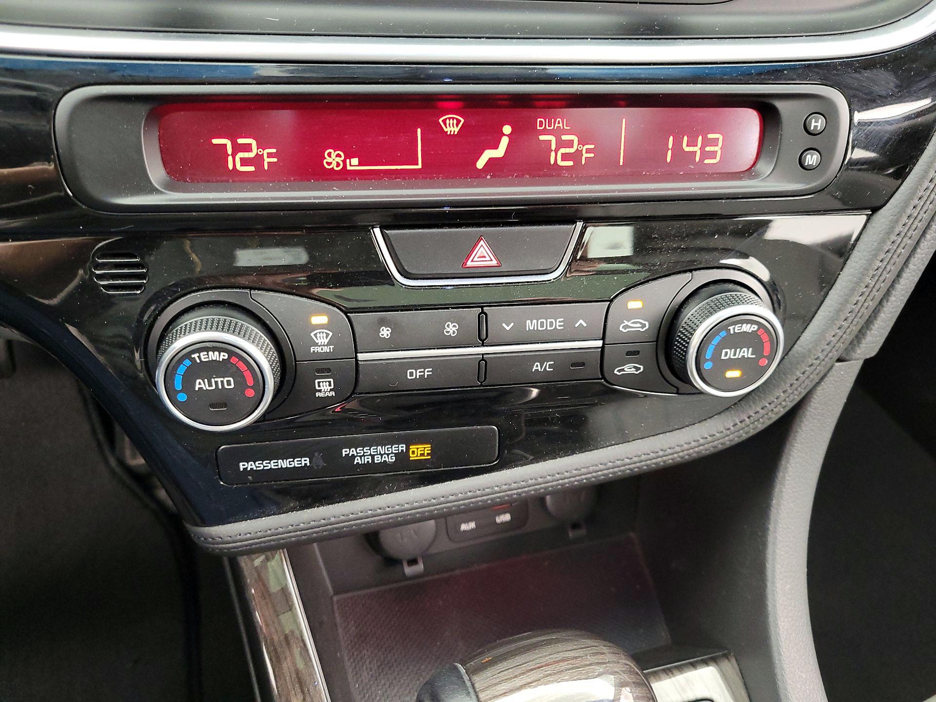 Thumbnail: 2015 Kia Optima - 16