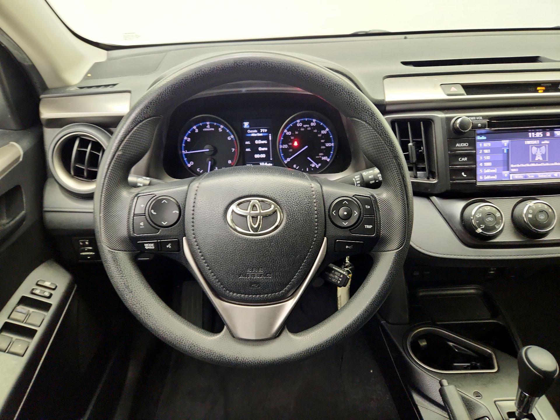 Thumbnail: 2018 Toyota RAV4 - 10