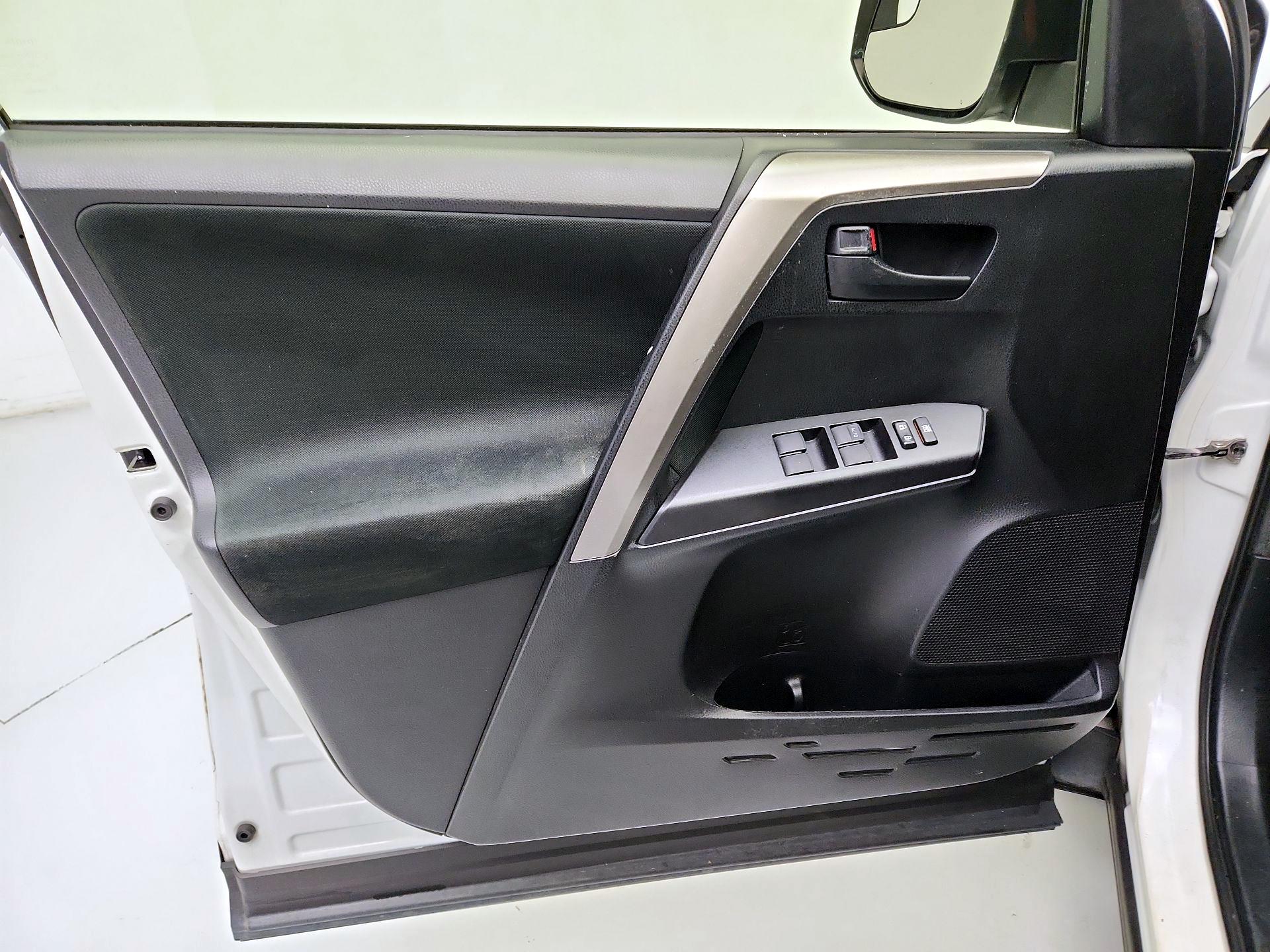 Thumbnail: 2018 Toyota RAV4 - 12